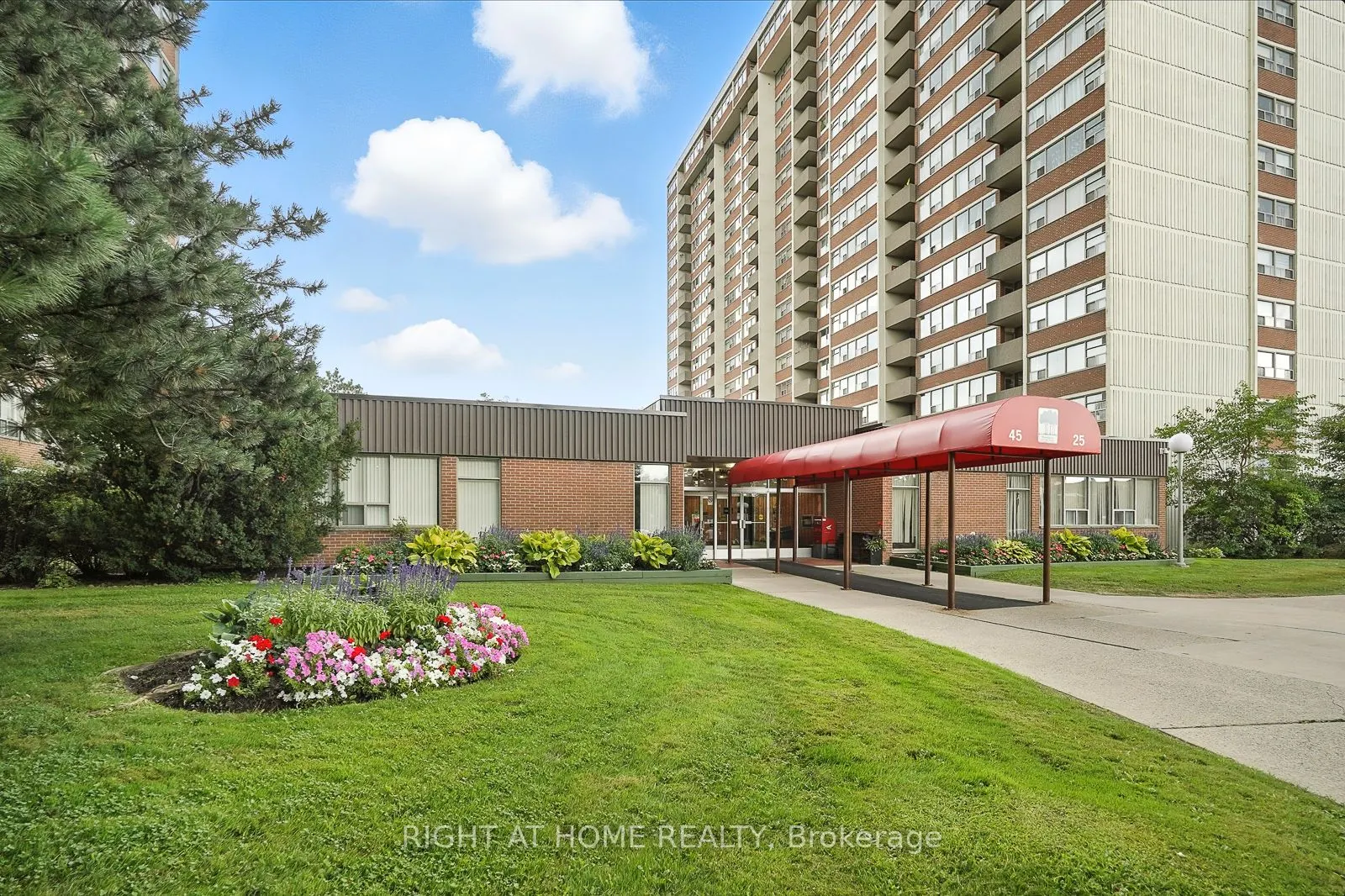 45 Silver Springs Boulevard, #902