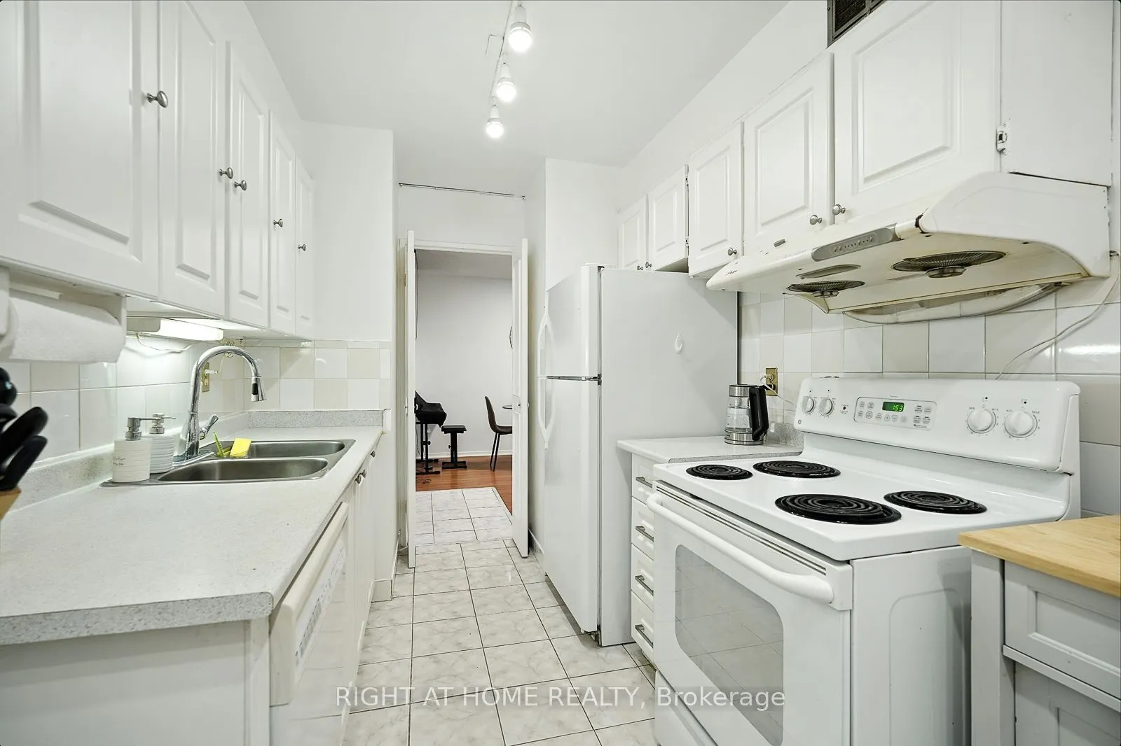 45 Silver Springs Boulevard, #902