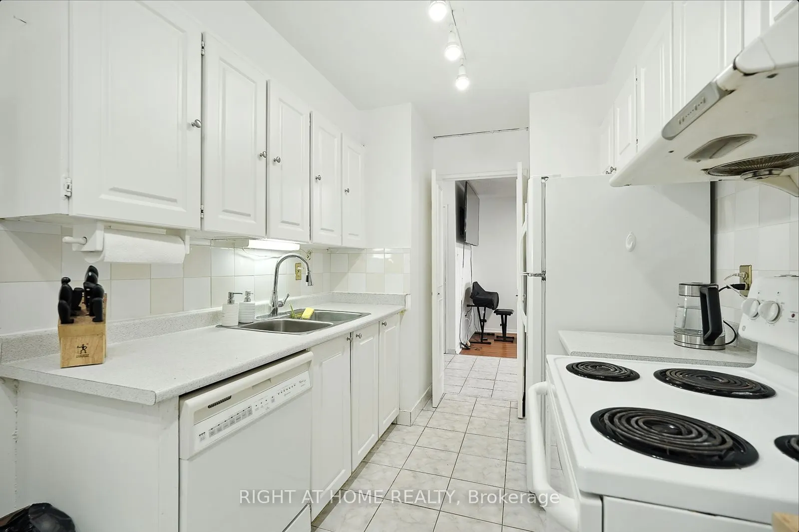 45 Silver Springs Boulevard, #902