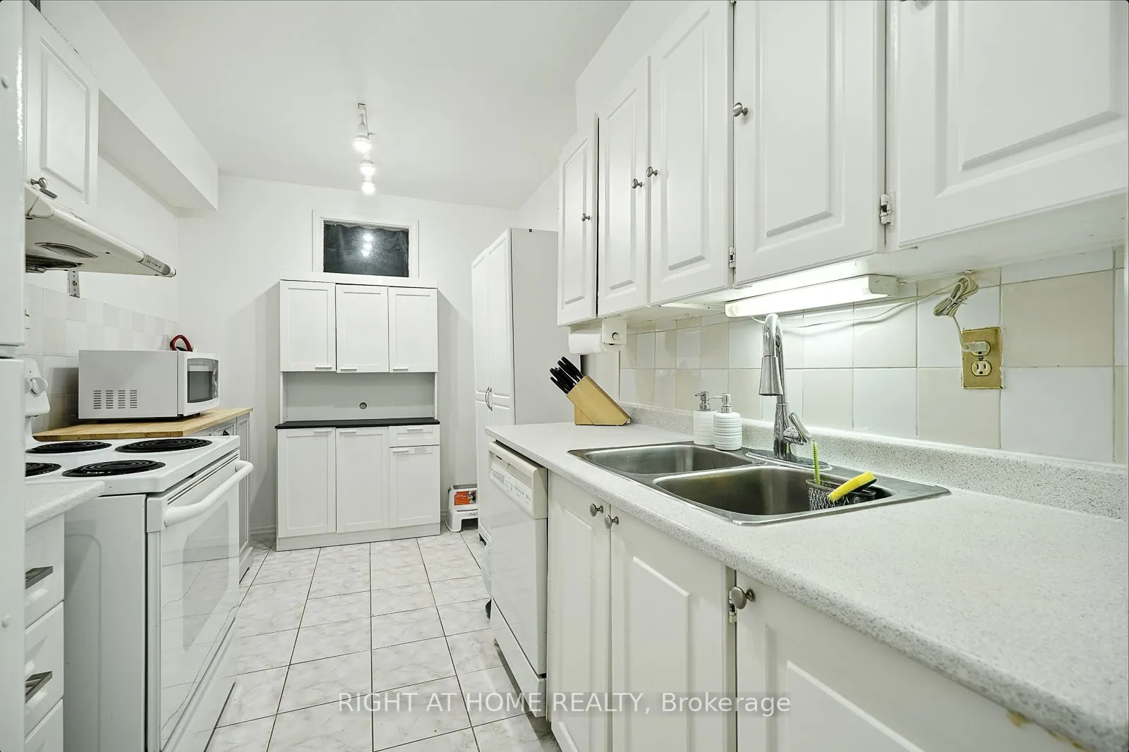 45 Silver Springs Boulevard, #902