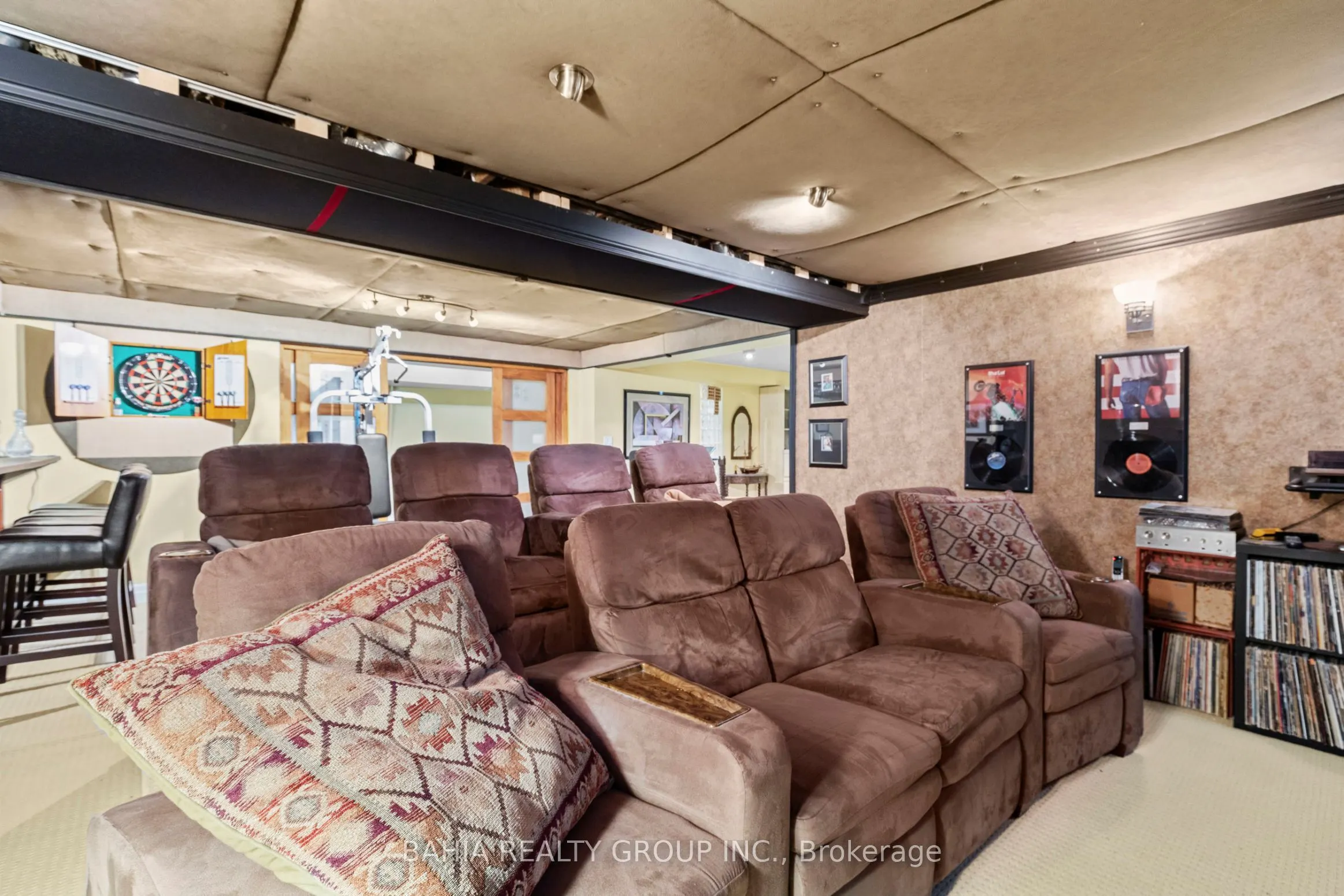 2 Tanis Crescent