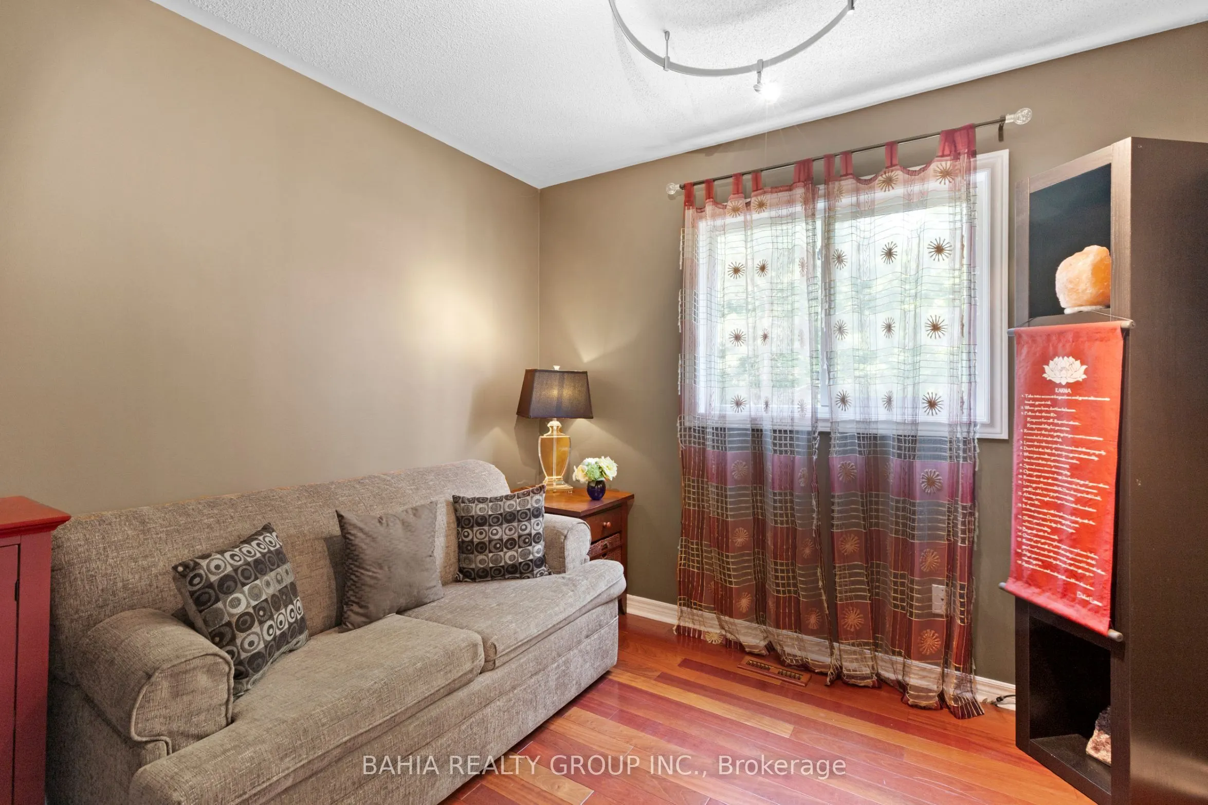 2 Tanis Crescent