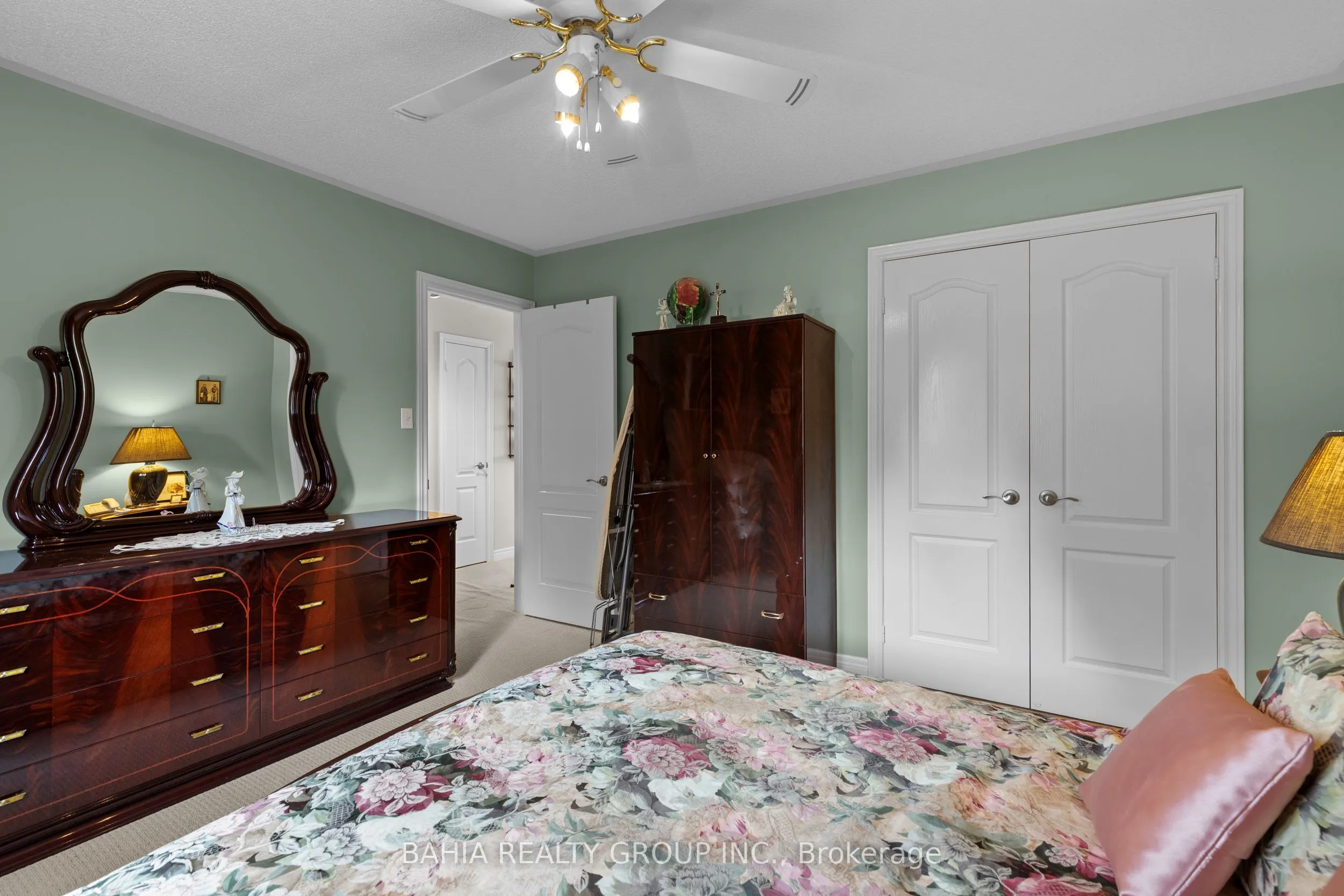 2 Tanis Crescent