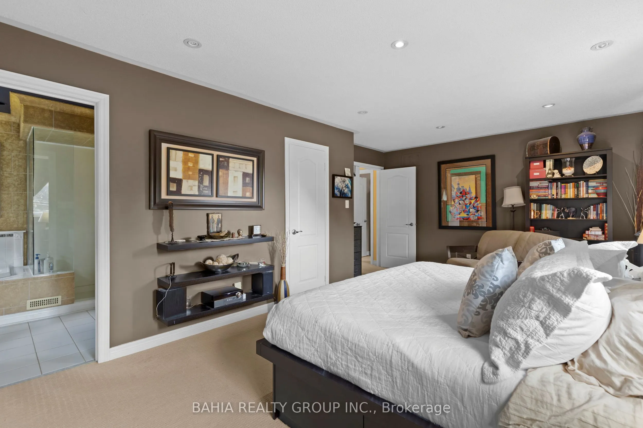 2 Tanis Crescent