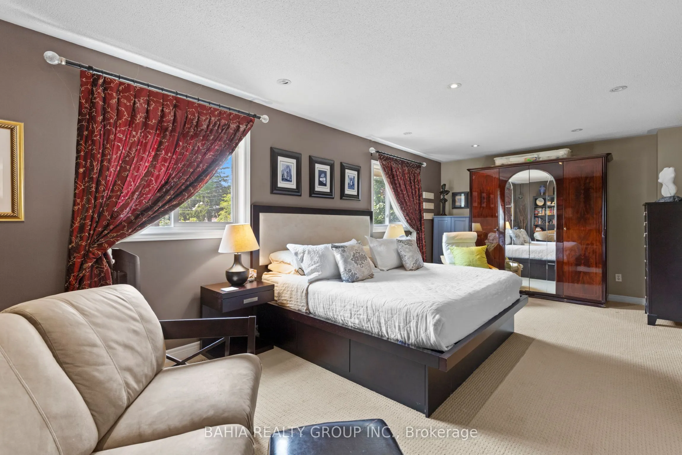 2 Tanis Crescent