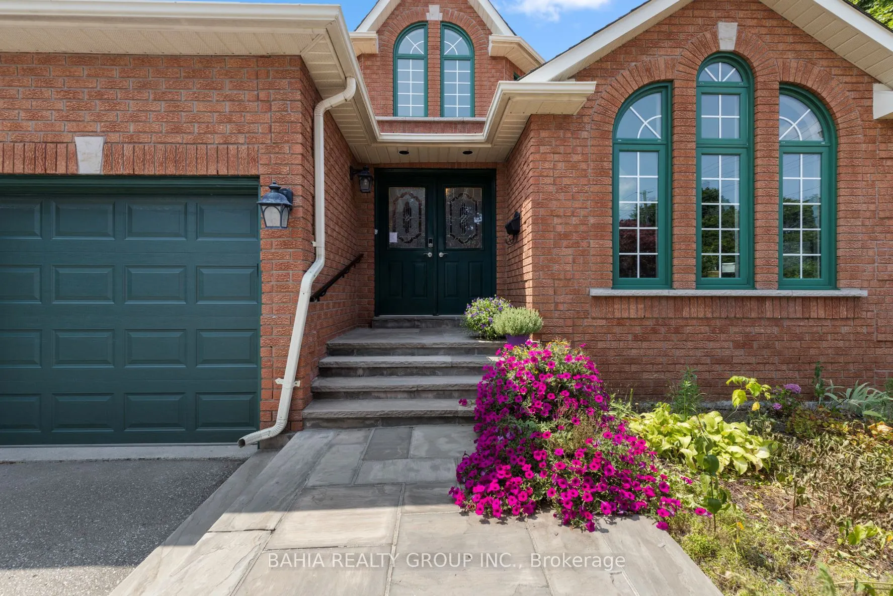 2 Tanis Crescent
