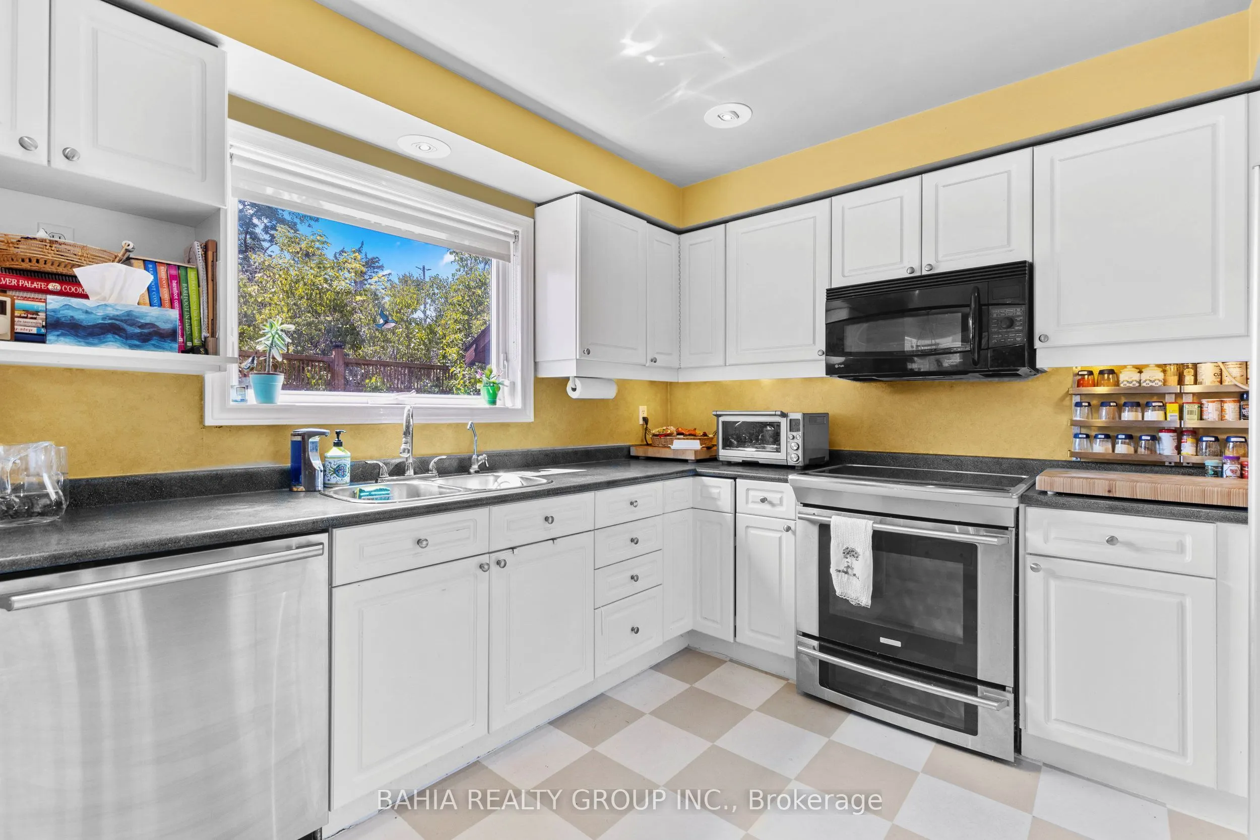 2 Tanis Crescent