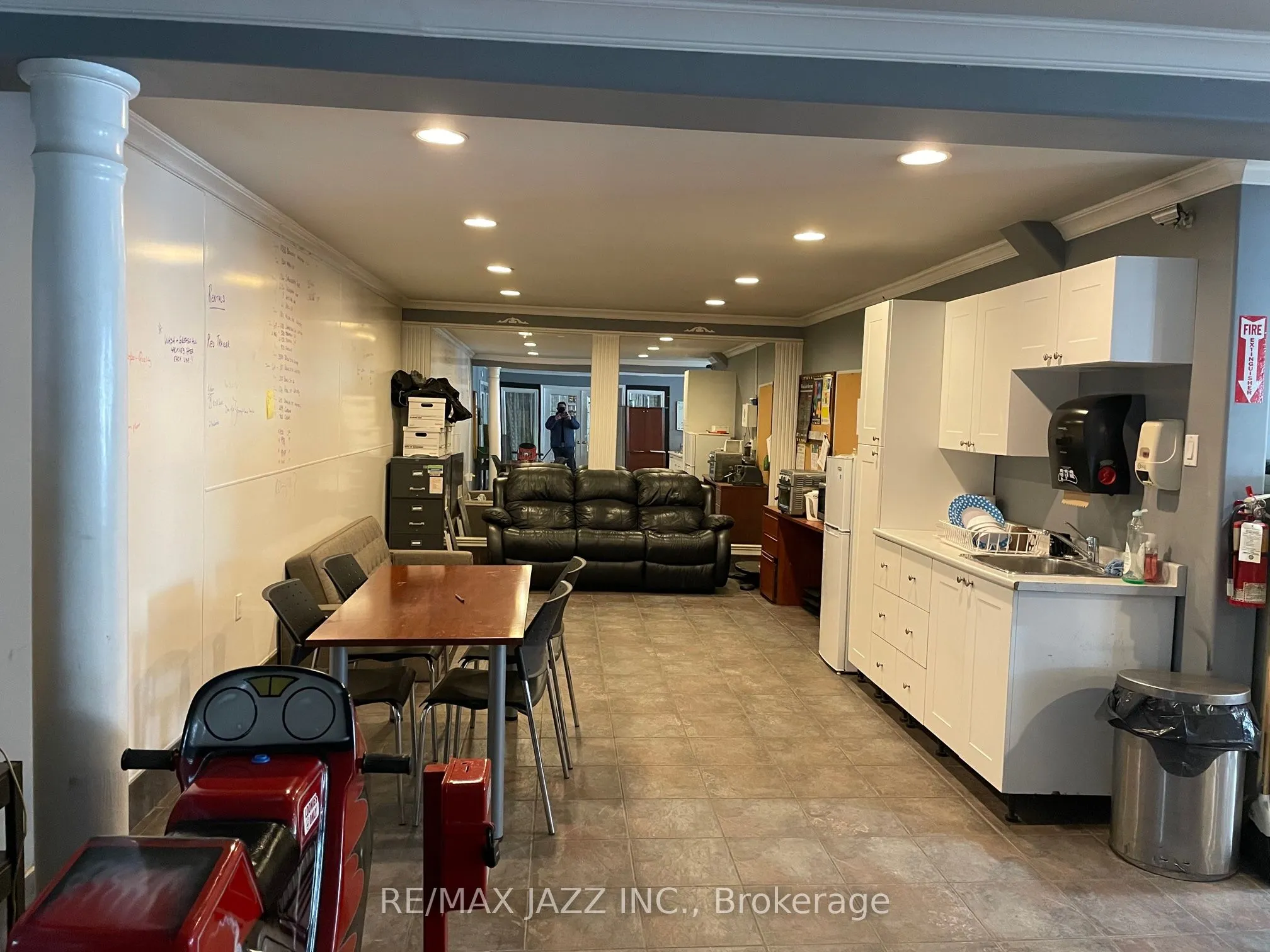 400 Taunton Road E