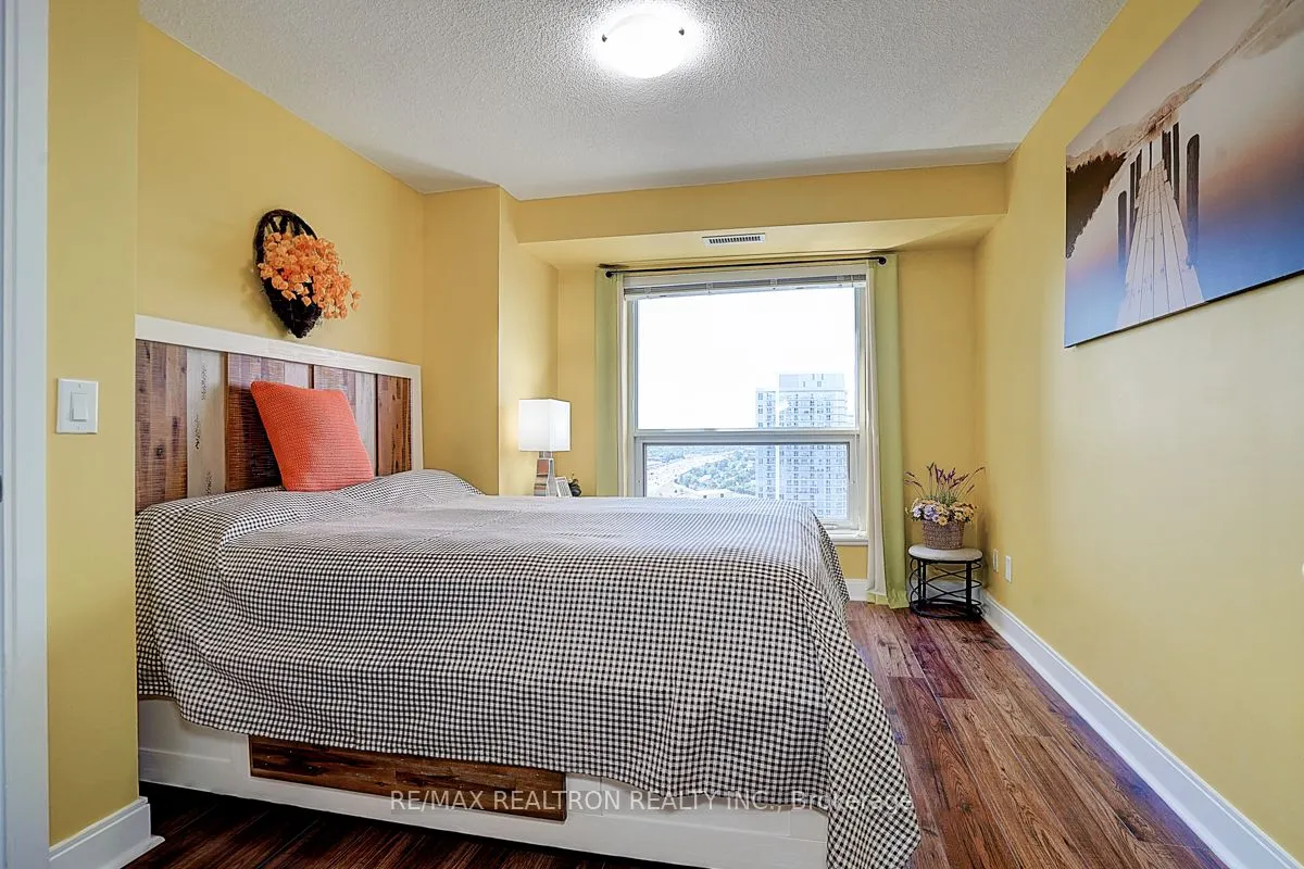 135 Village Green Square, #3220