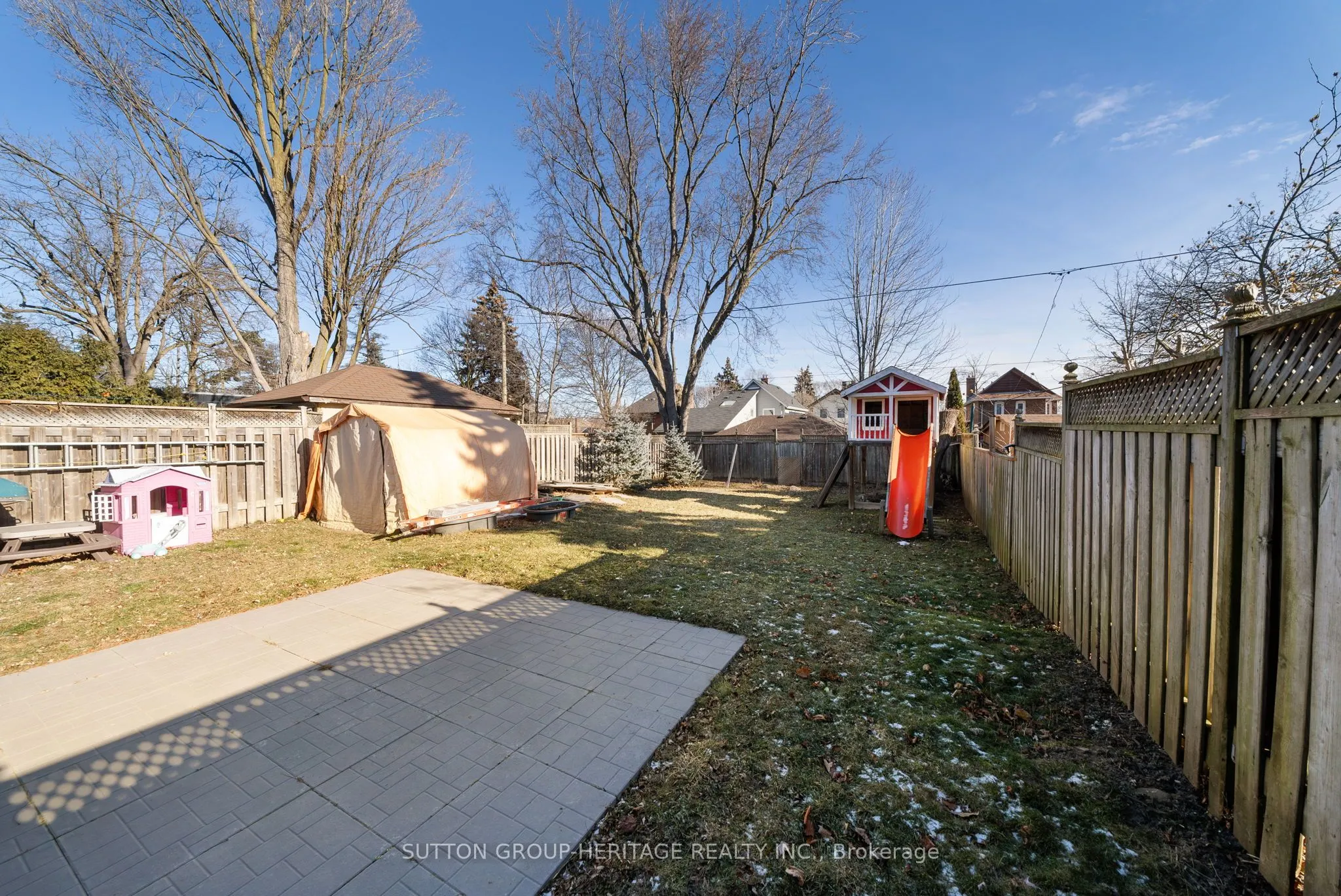 637 Masson Street