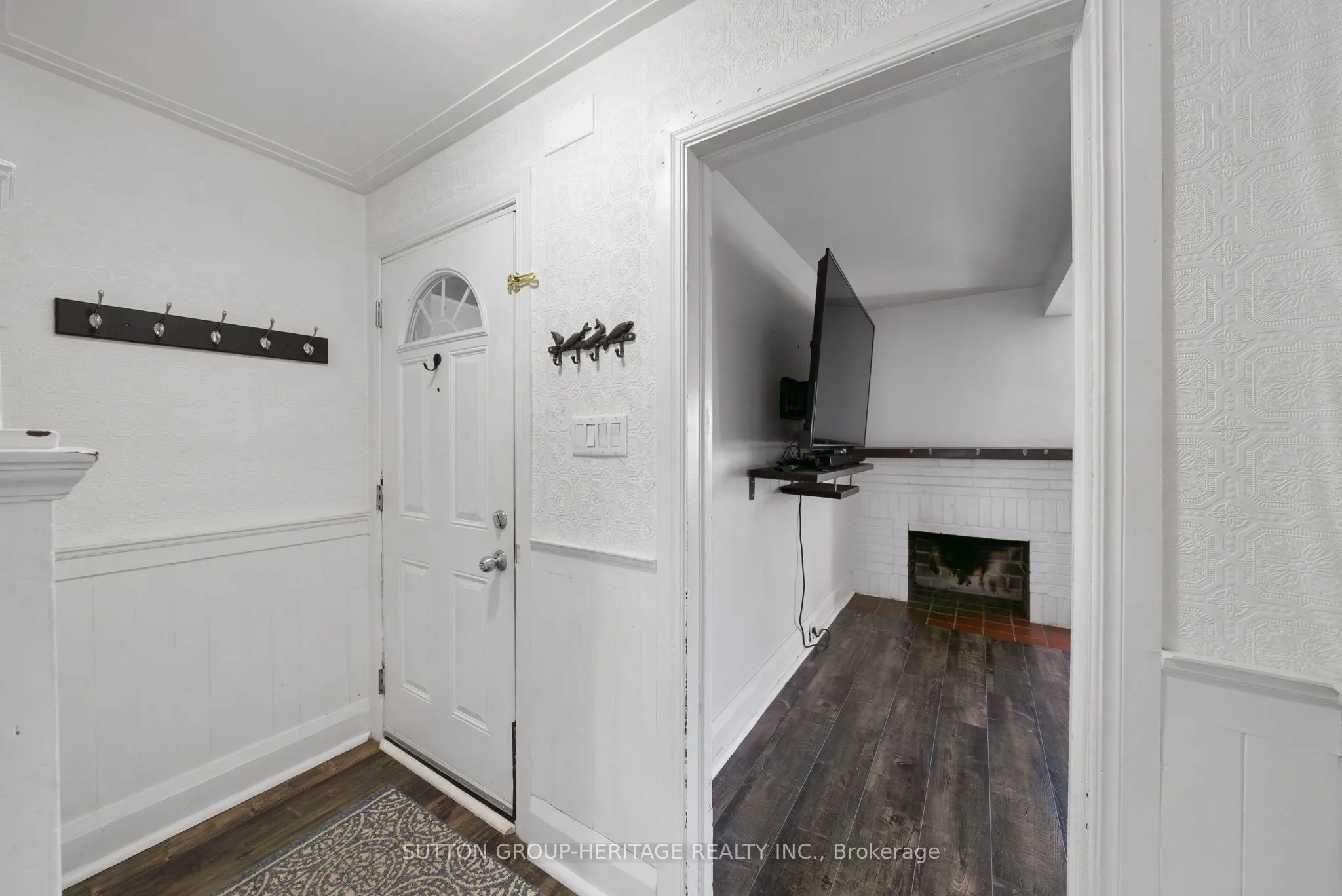 637 Masson Street