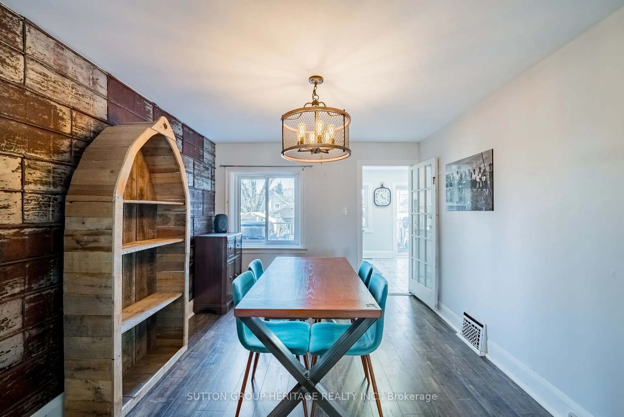637 Masson Street