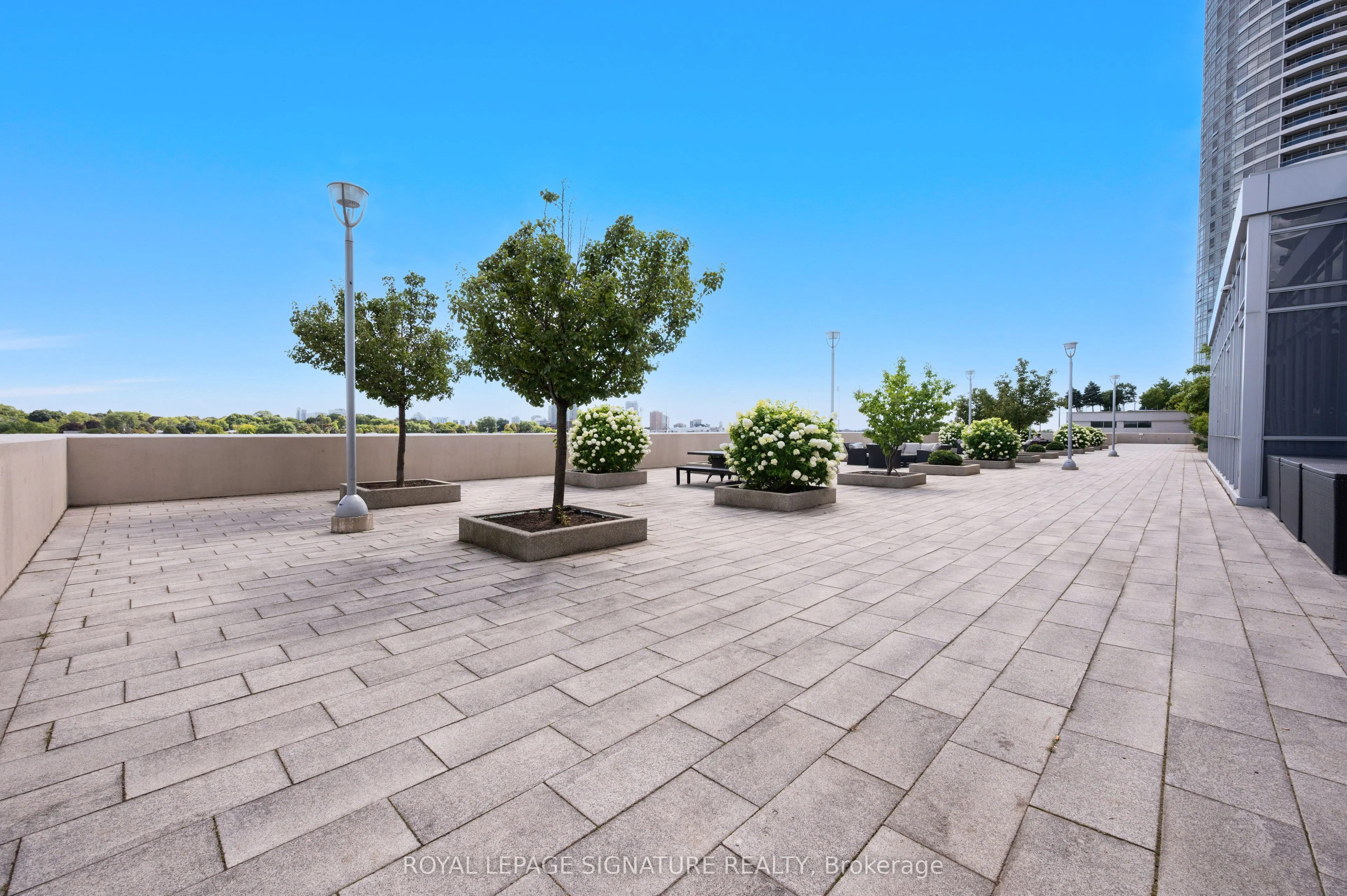 181 Village Green Square, #921