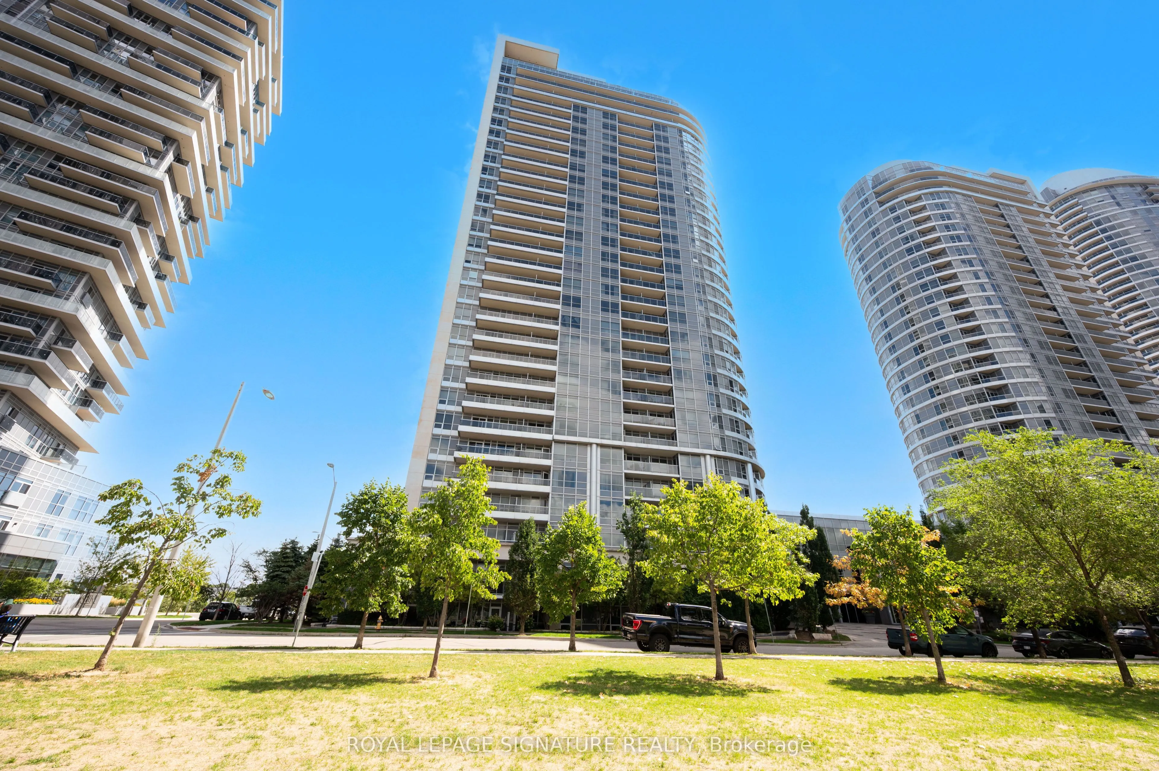 181 Village Green Square, #921