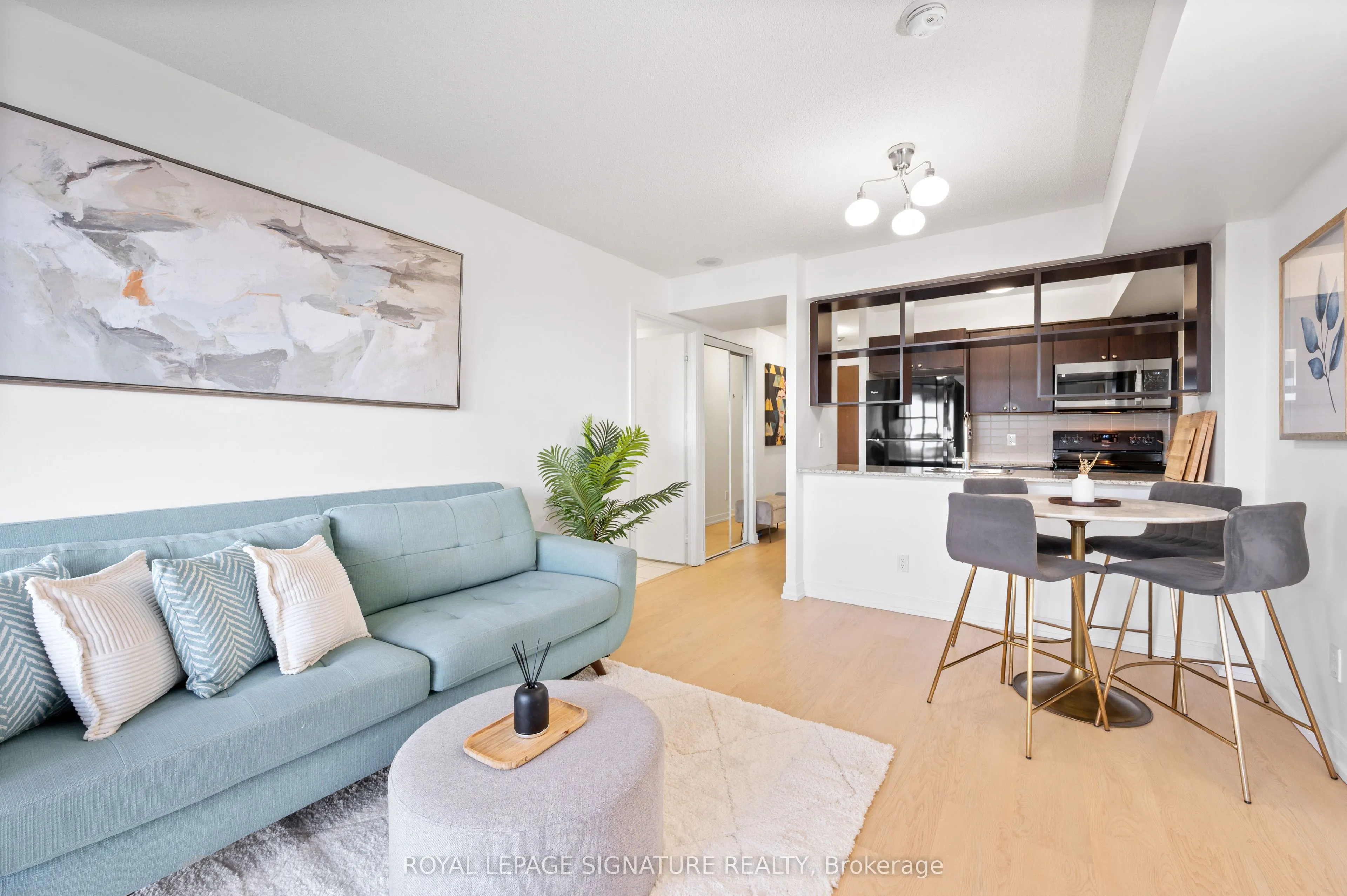 181 Village Green Square, #921