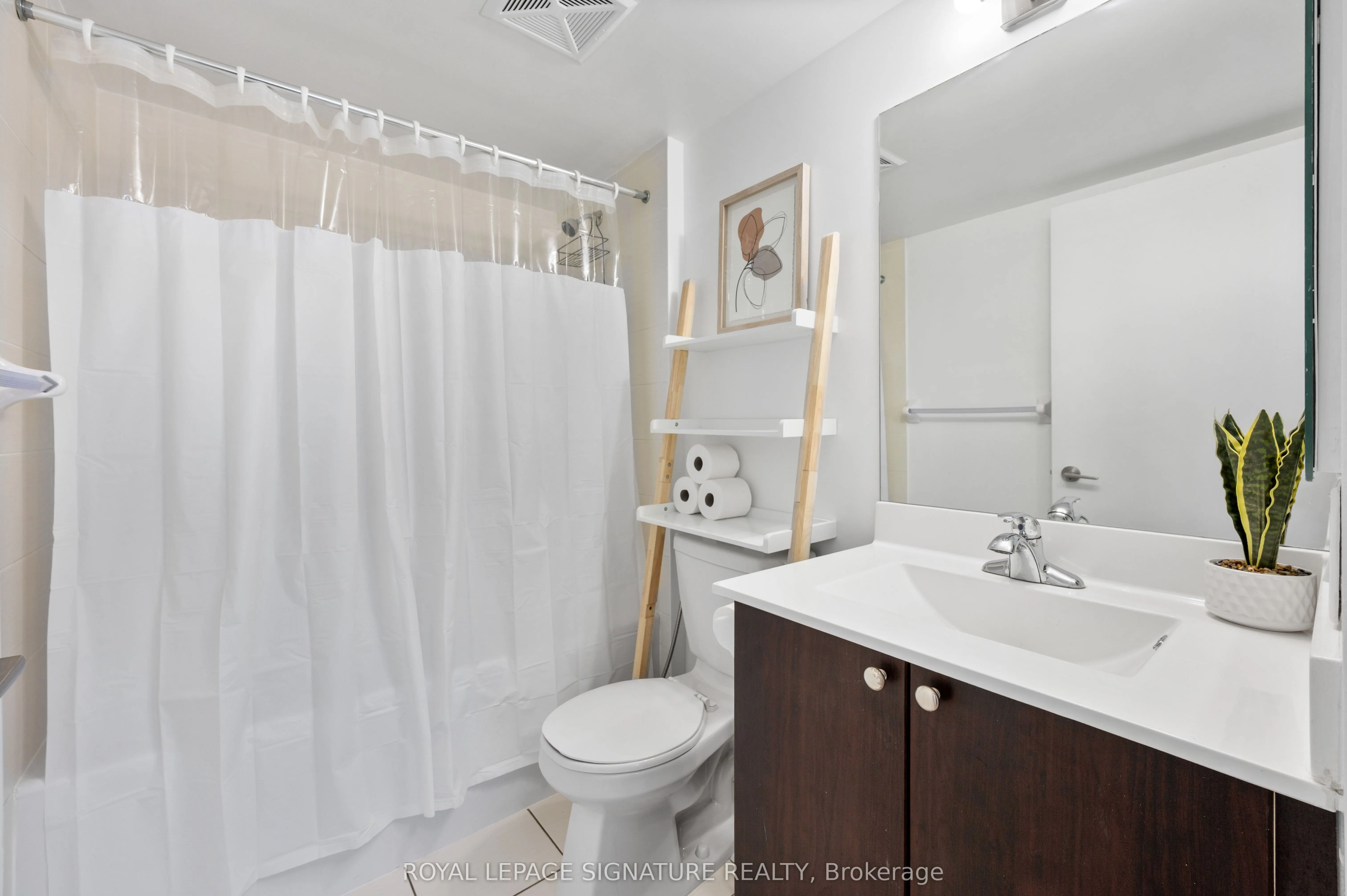 181 Village Green Square, #921