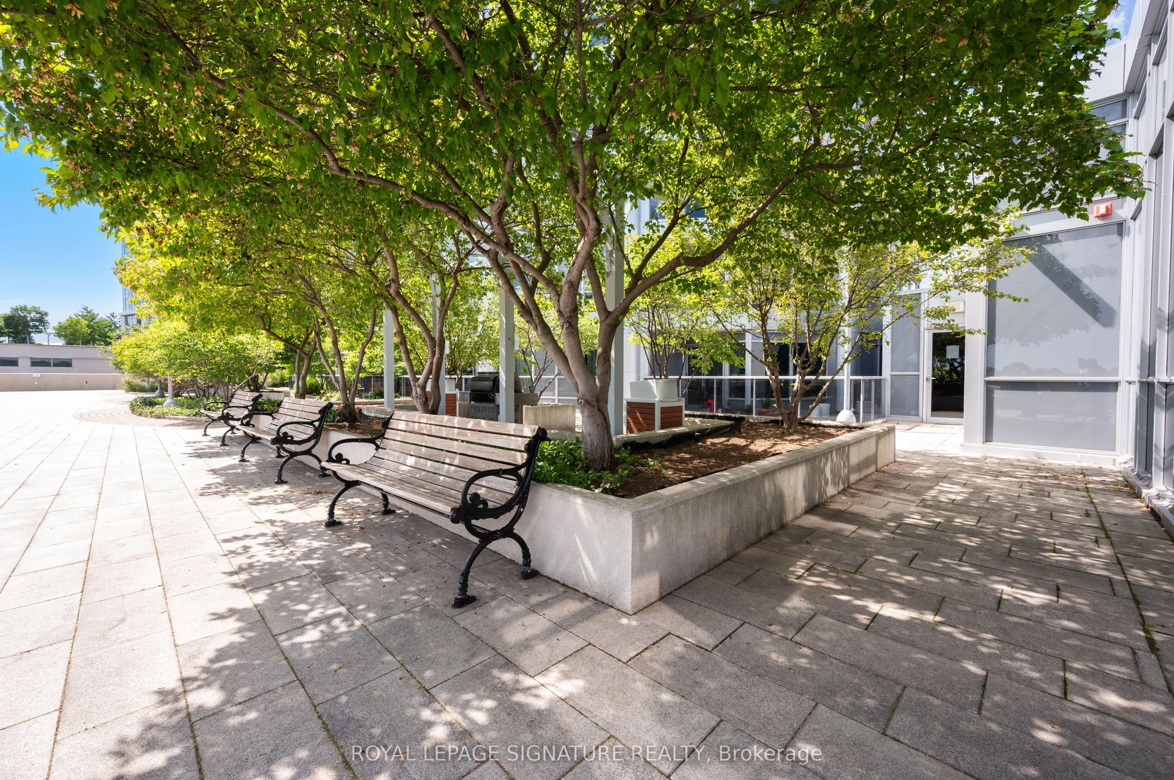 181 Village Green Square, #921