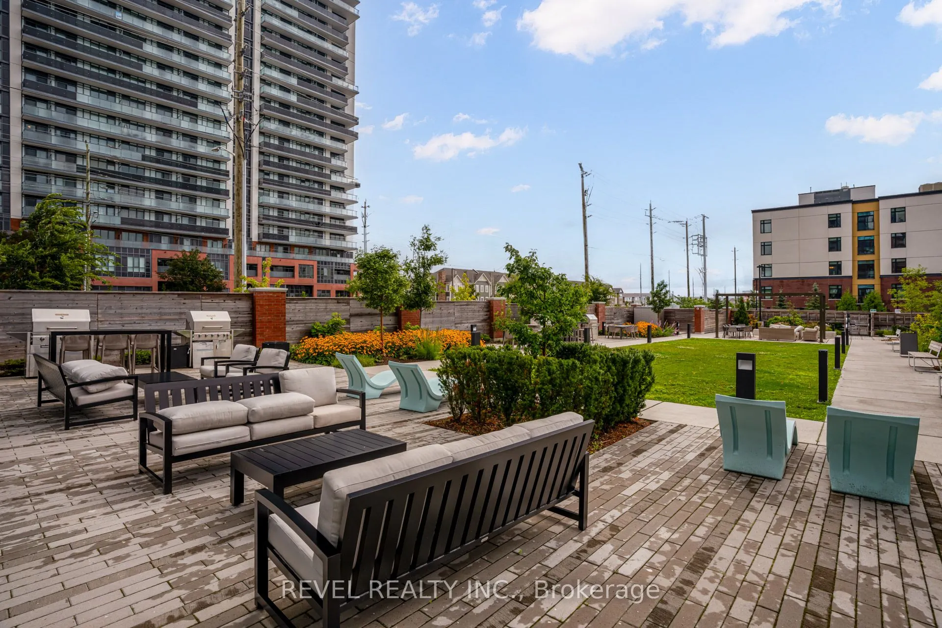 2550 Simcoe Street N, #1411
