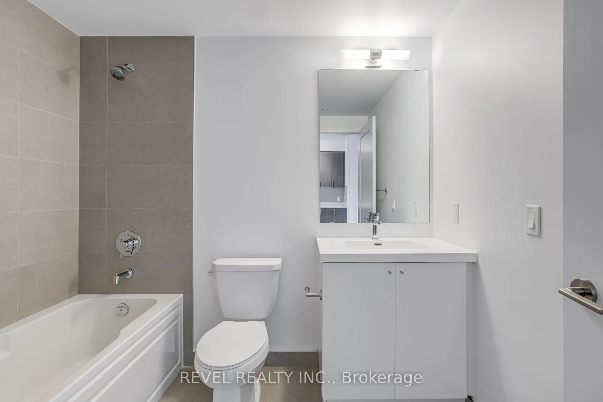 2550 Simcoe Street N, #1411