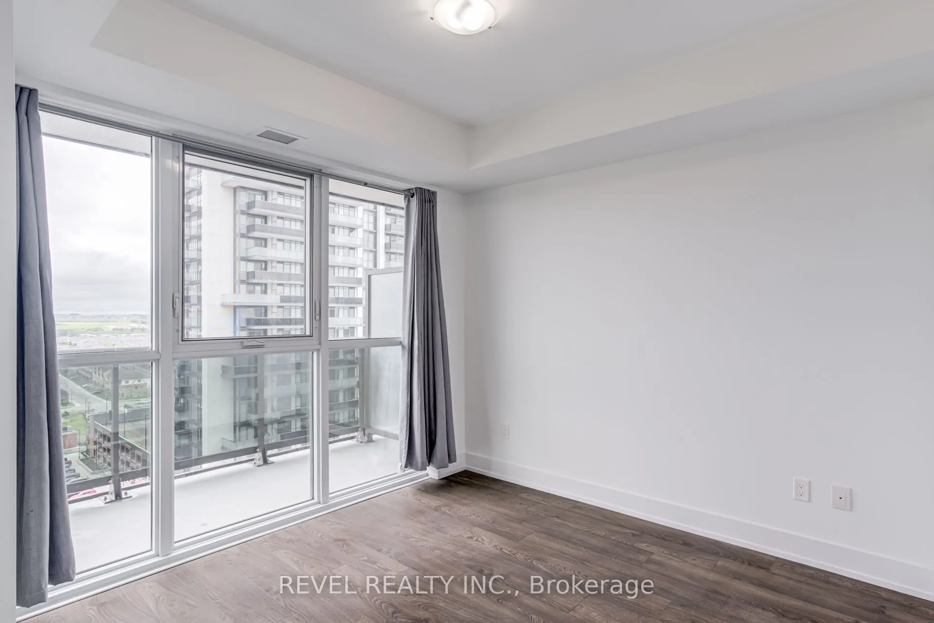 2550 Simcoe Street N, #1411