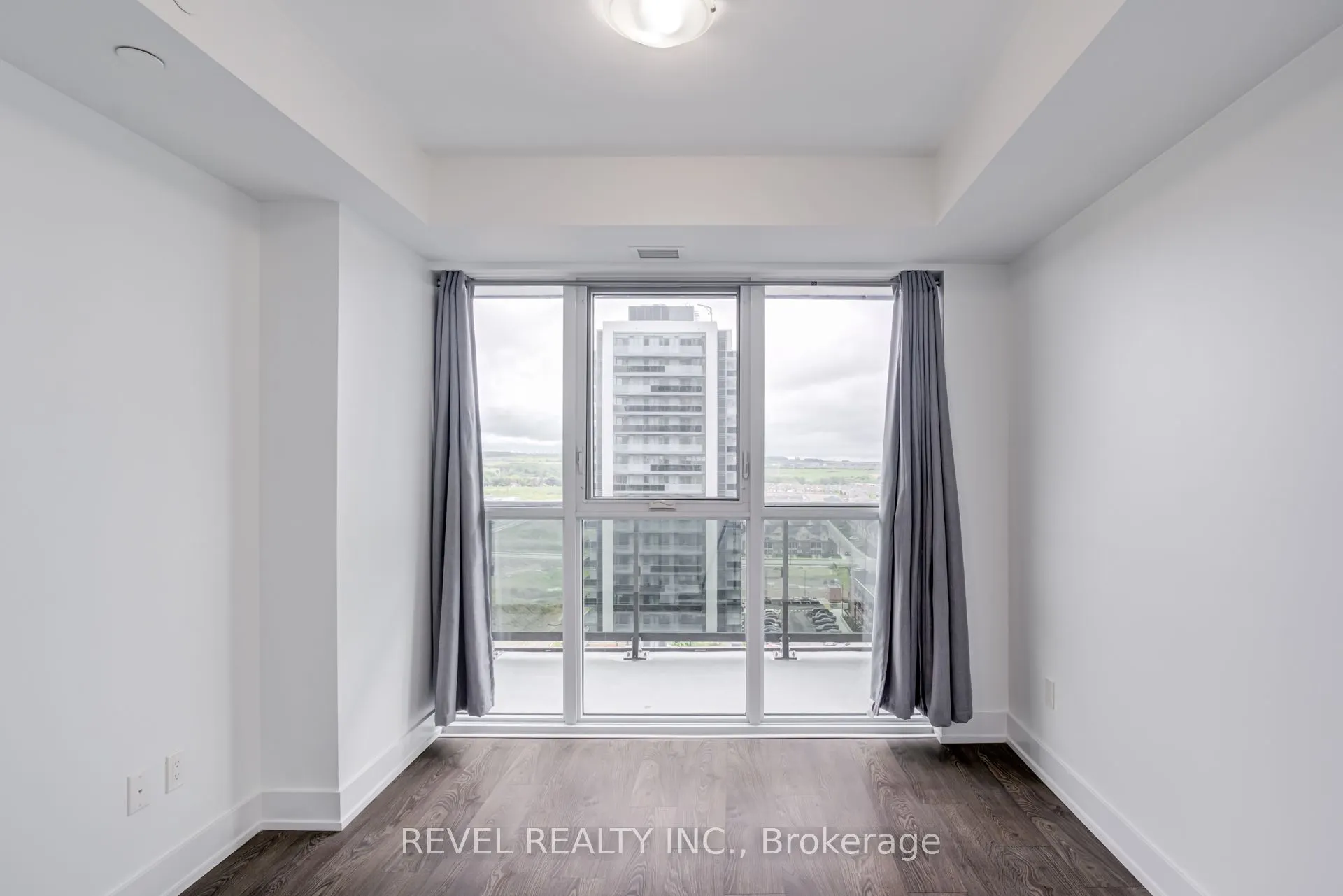 2550 Simcoe Street N, #1411