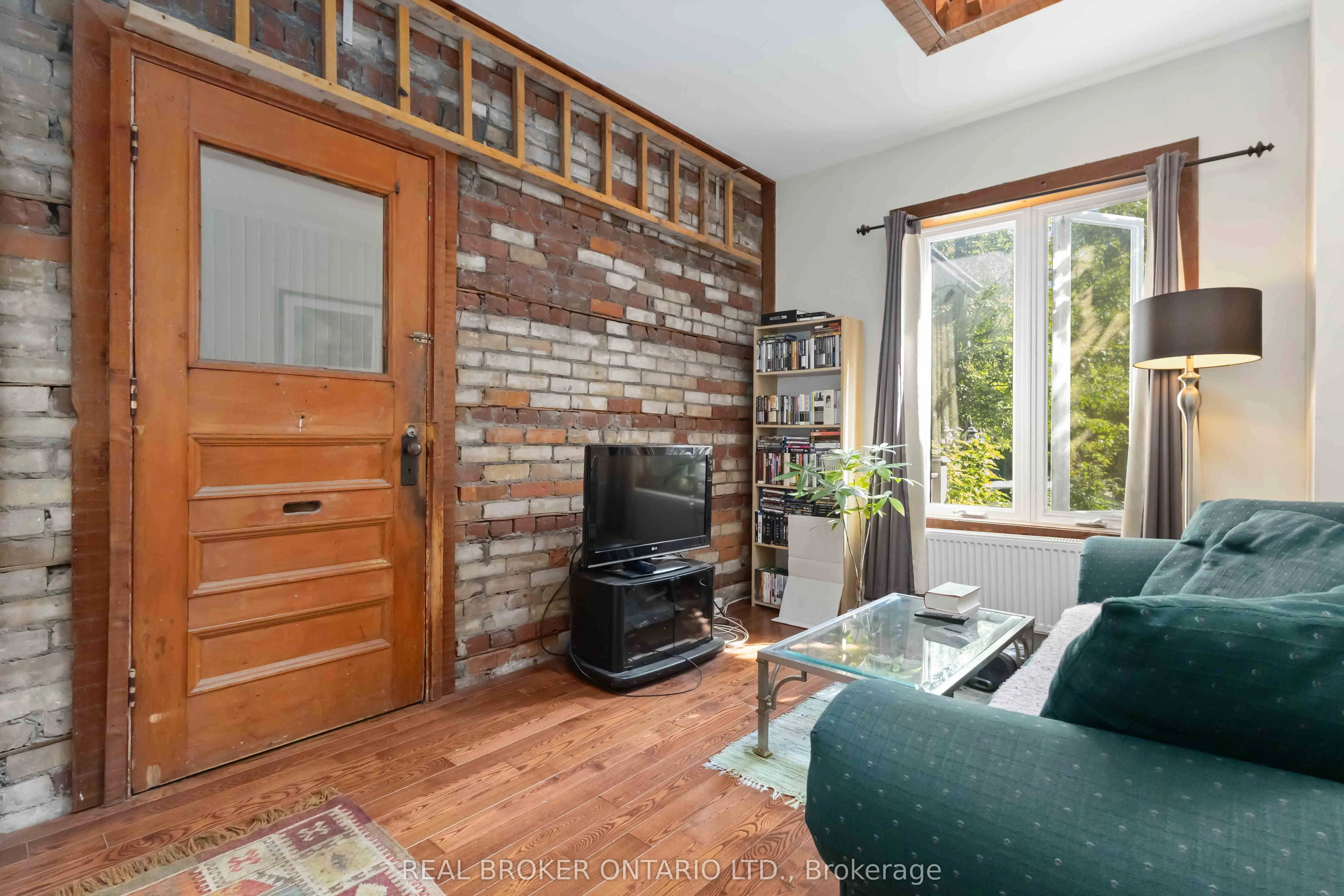 22 Curzon Street E, #Main
