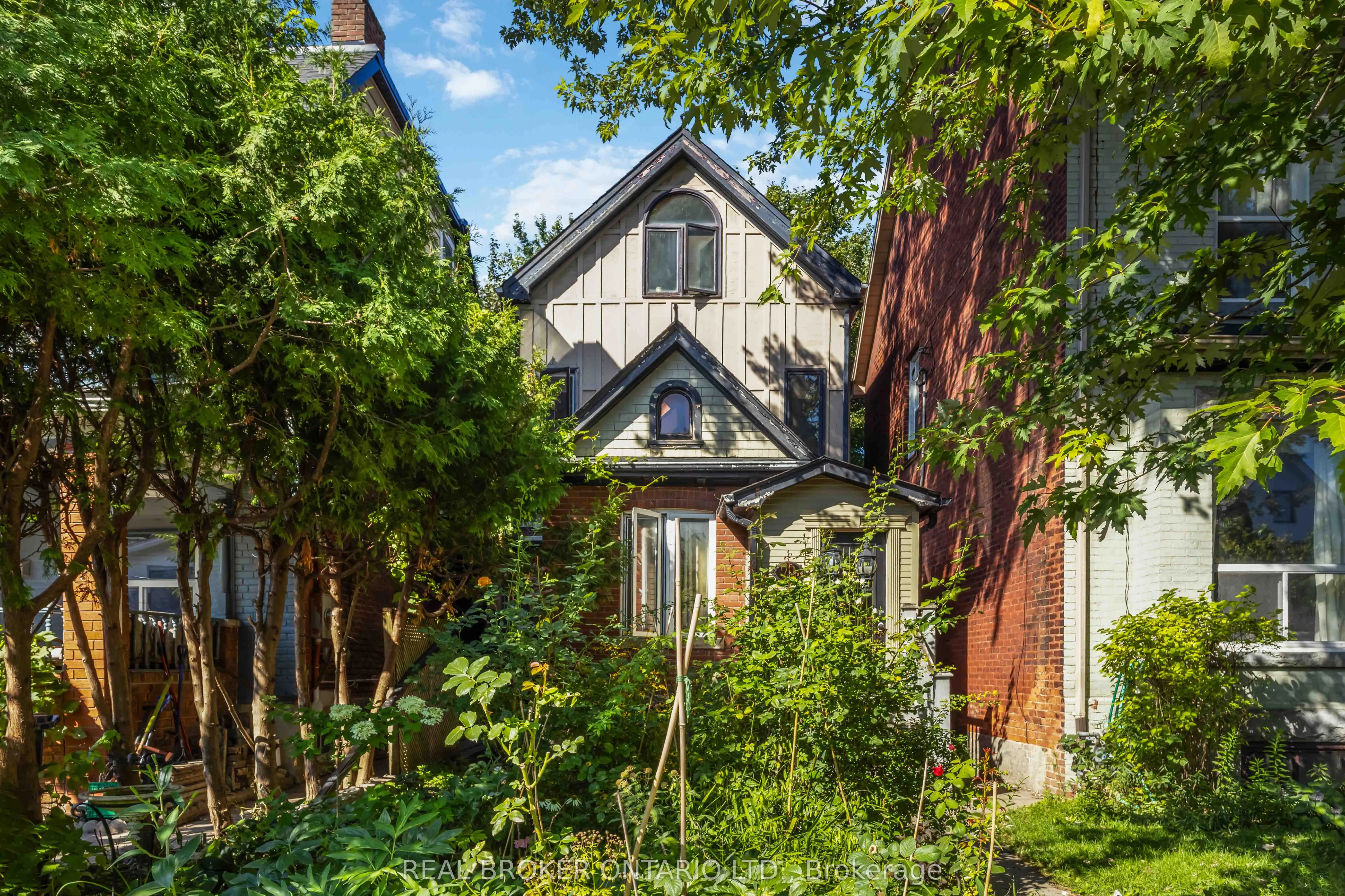 22 Curzon Street E, #Main