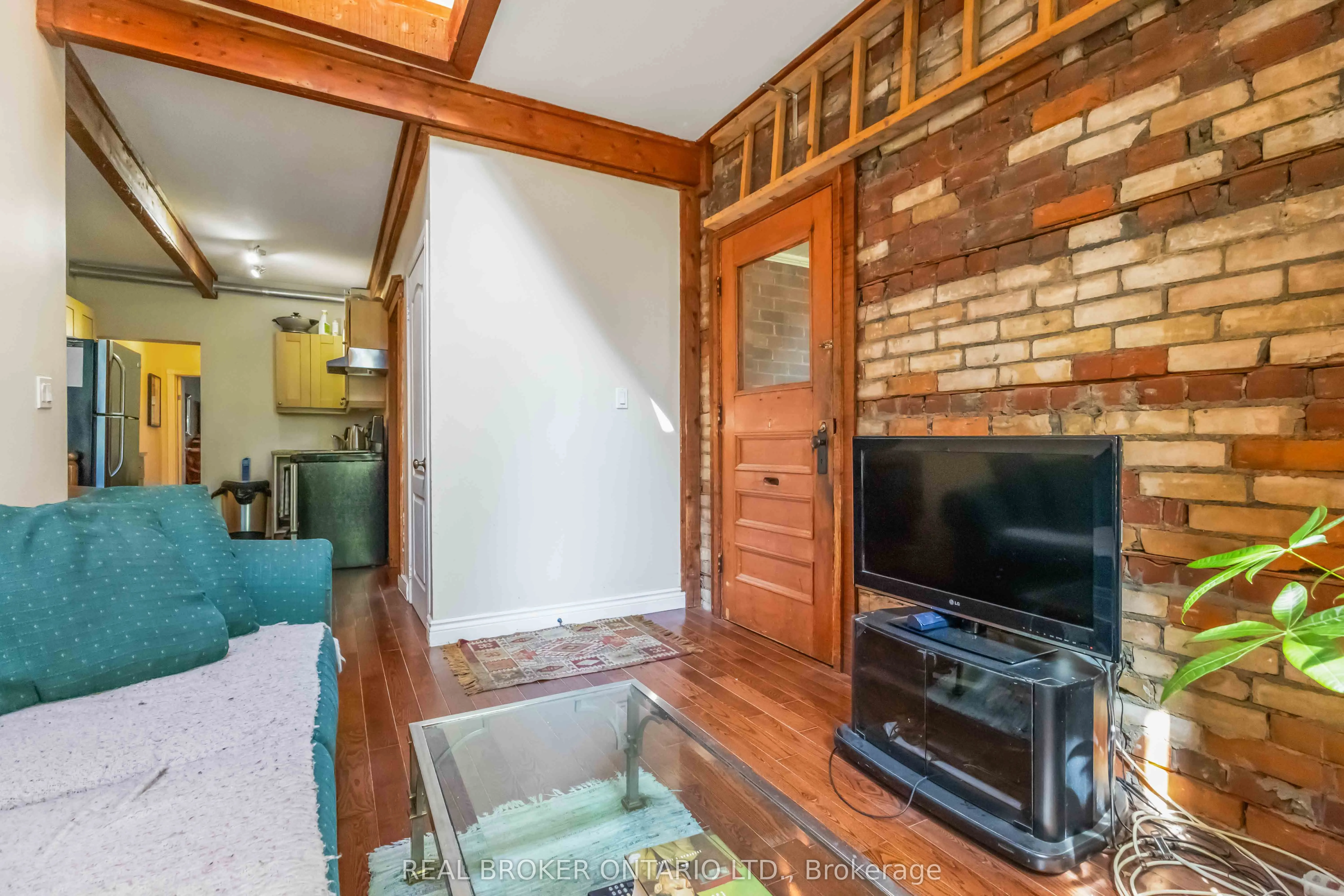 22 Curzon Street E, #Main