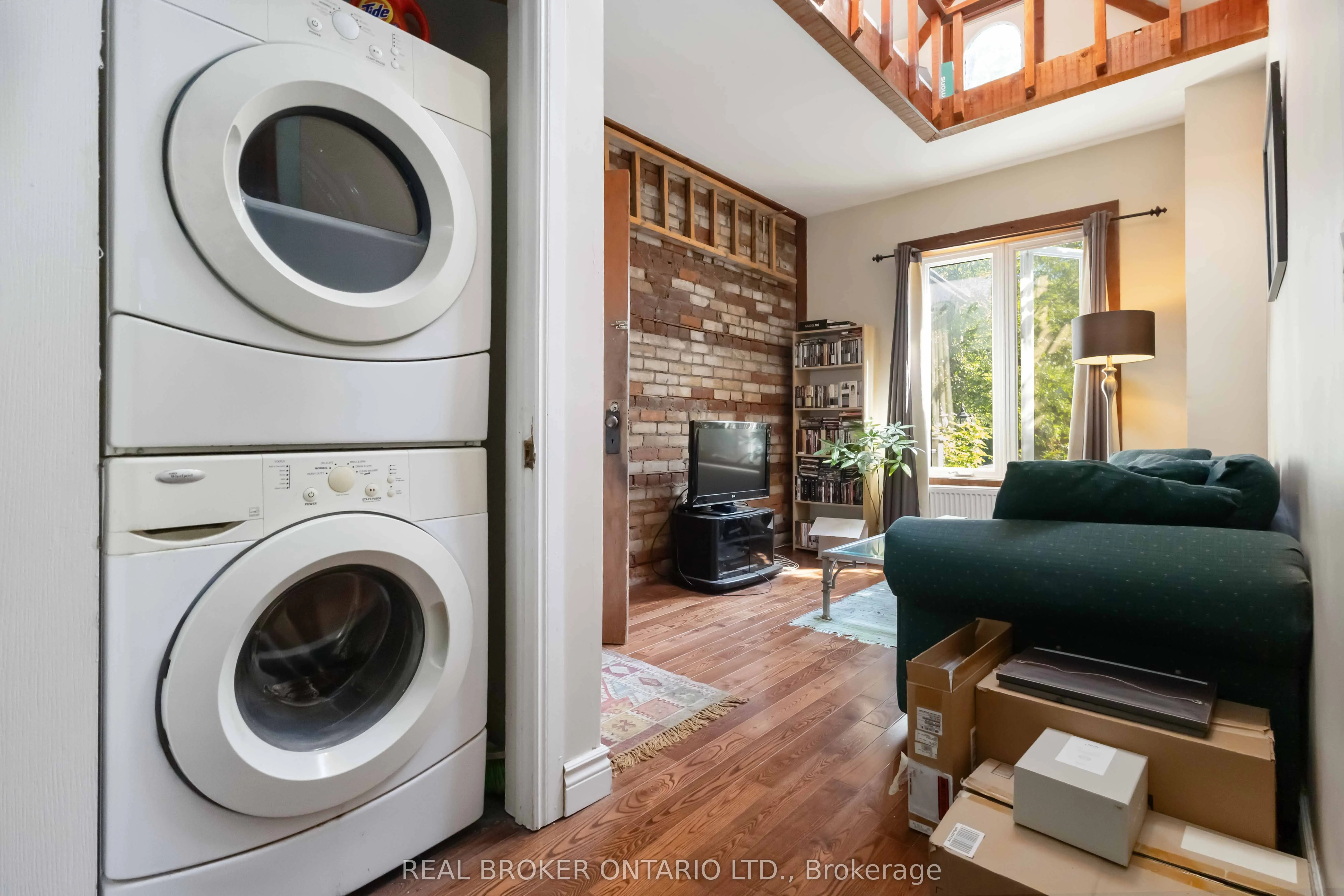 22 Curzon Street E, #Main