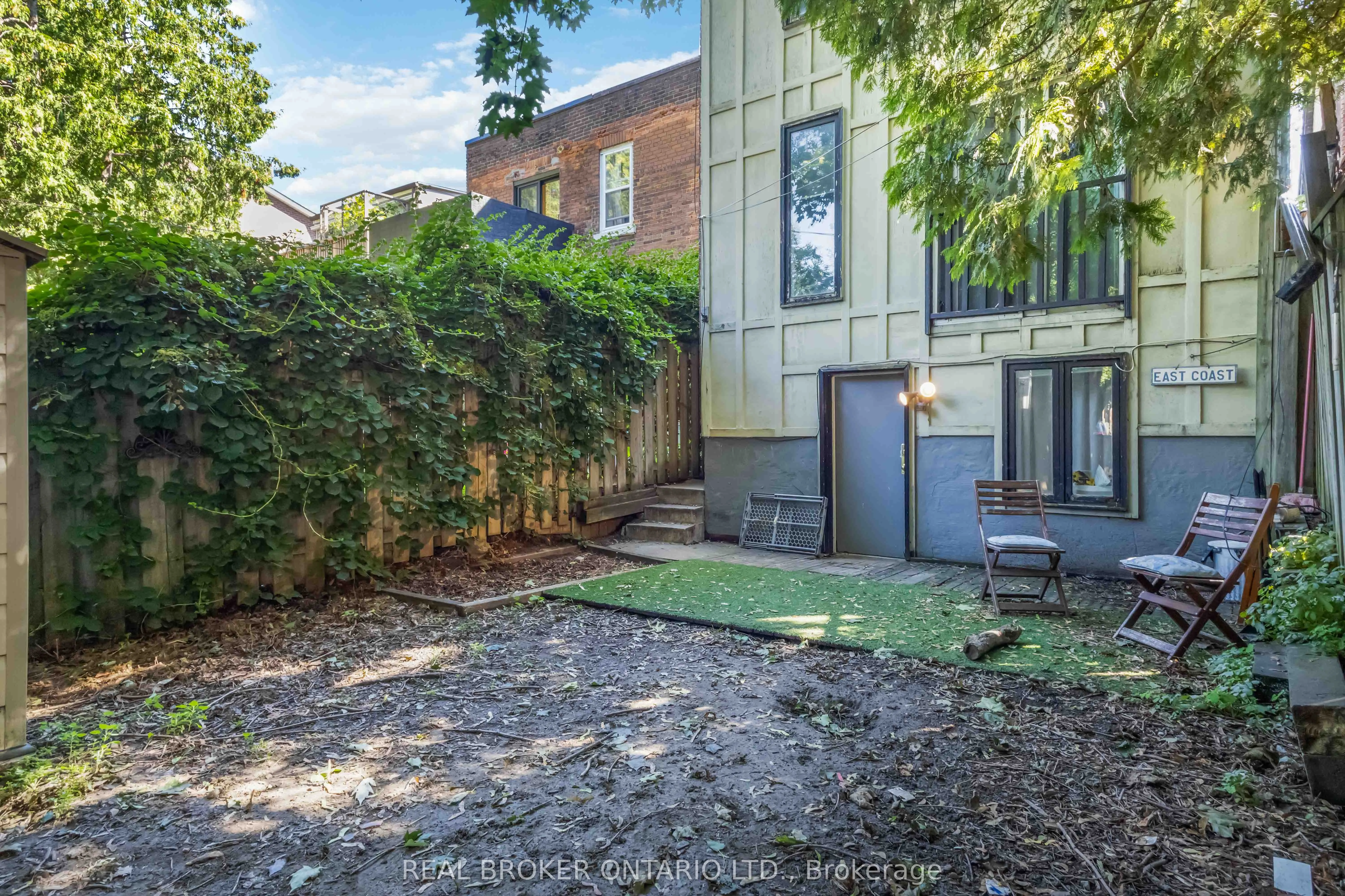 22 Curzon Street E, #Main