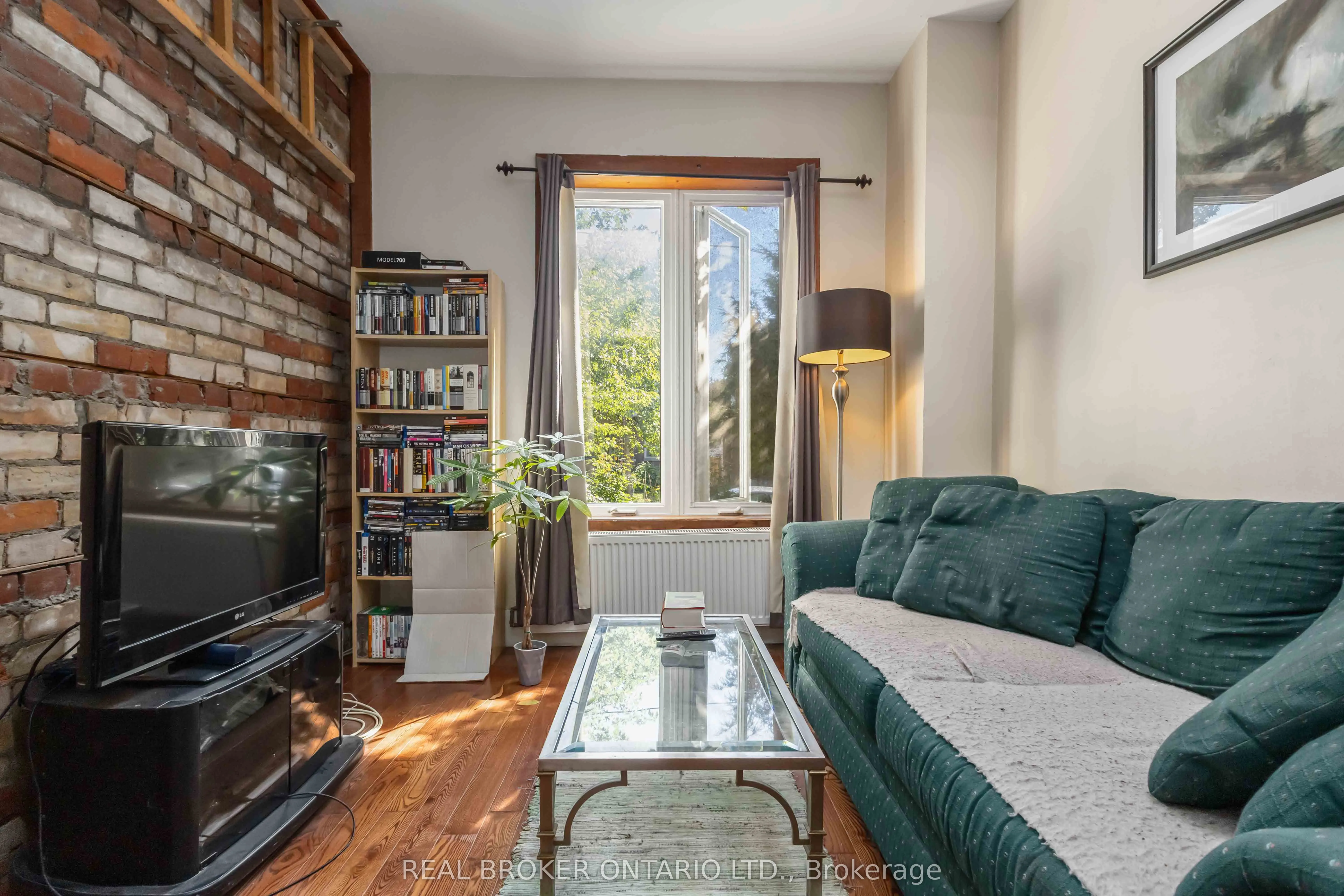 22 Curzon Street E, #Main