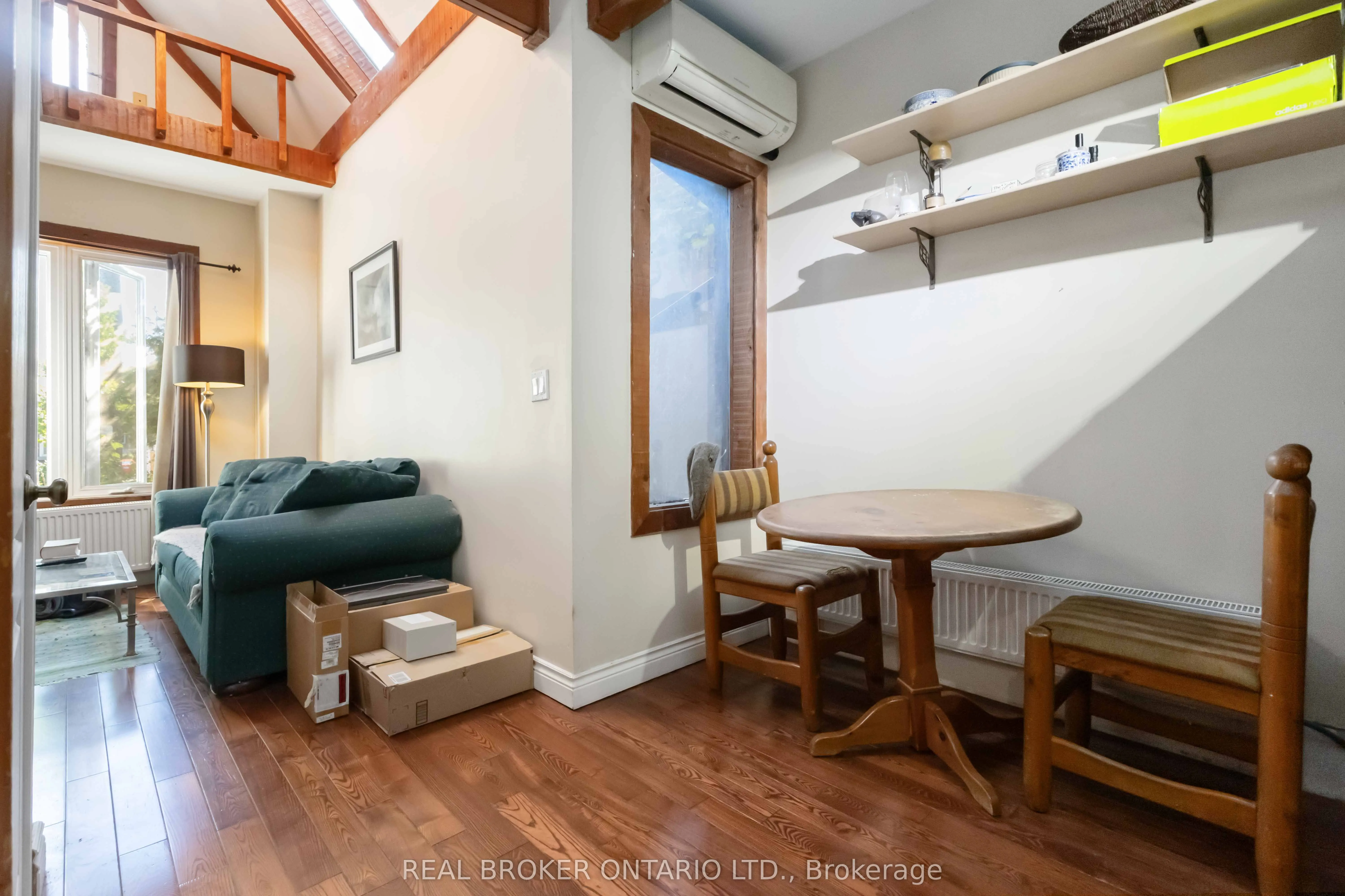 22 Curzon Street E, #Main