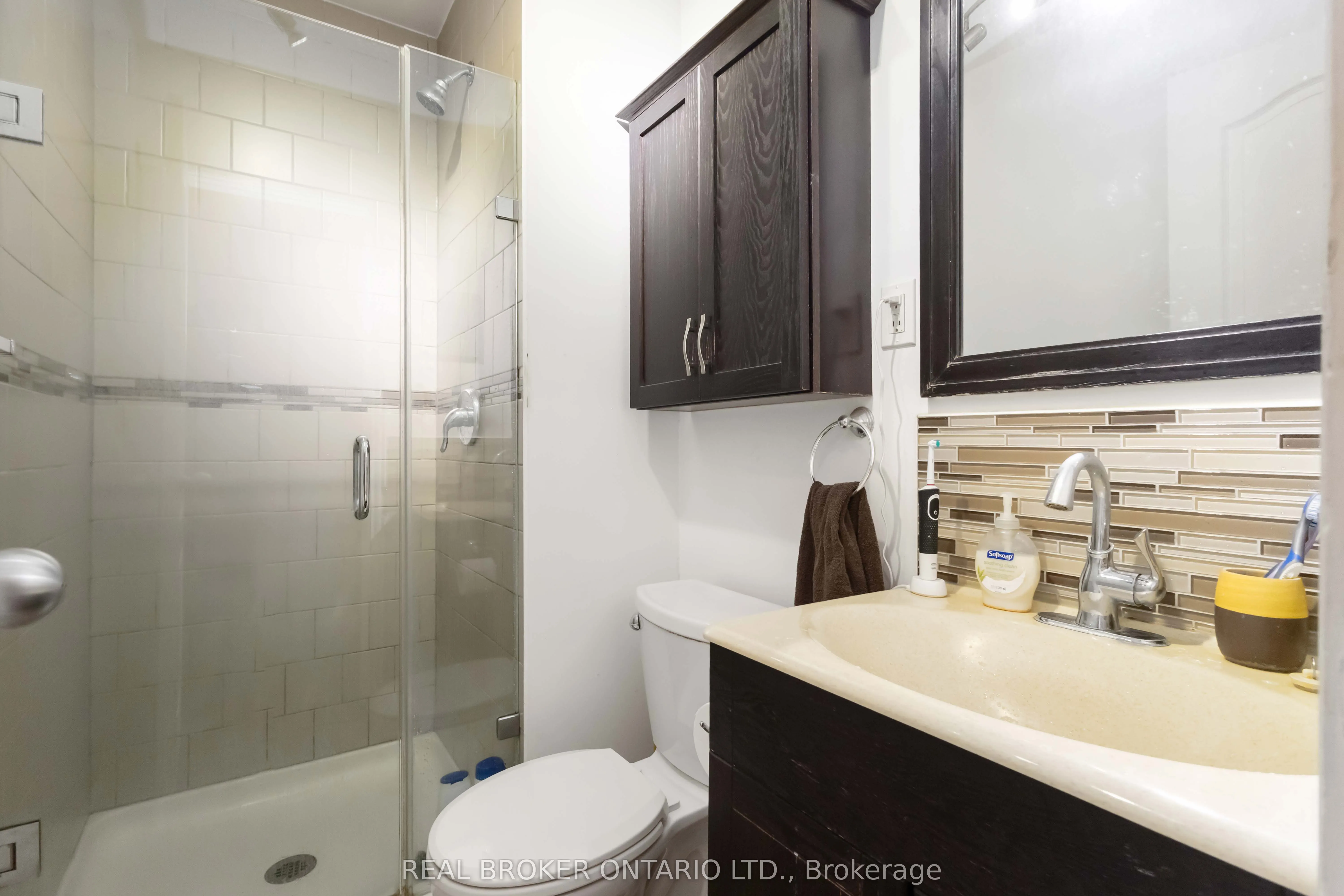22 Curzon Street E, #Main