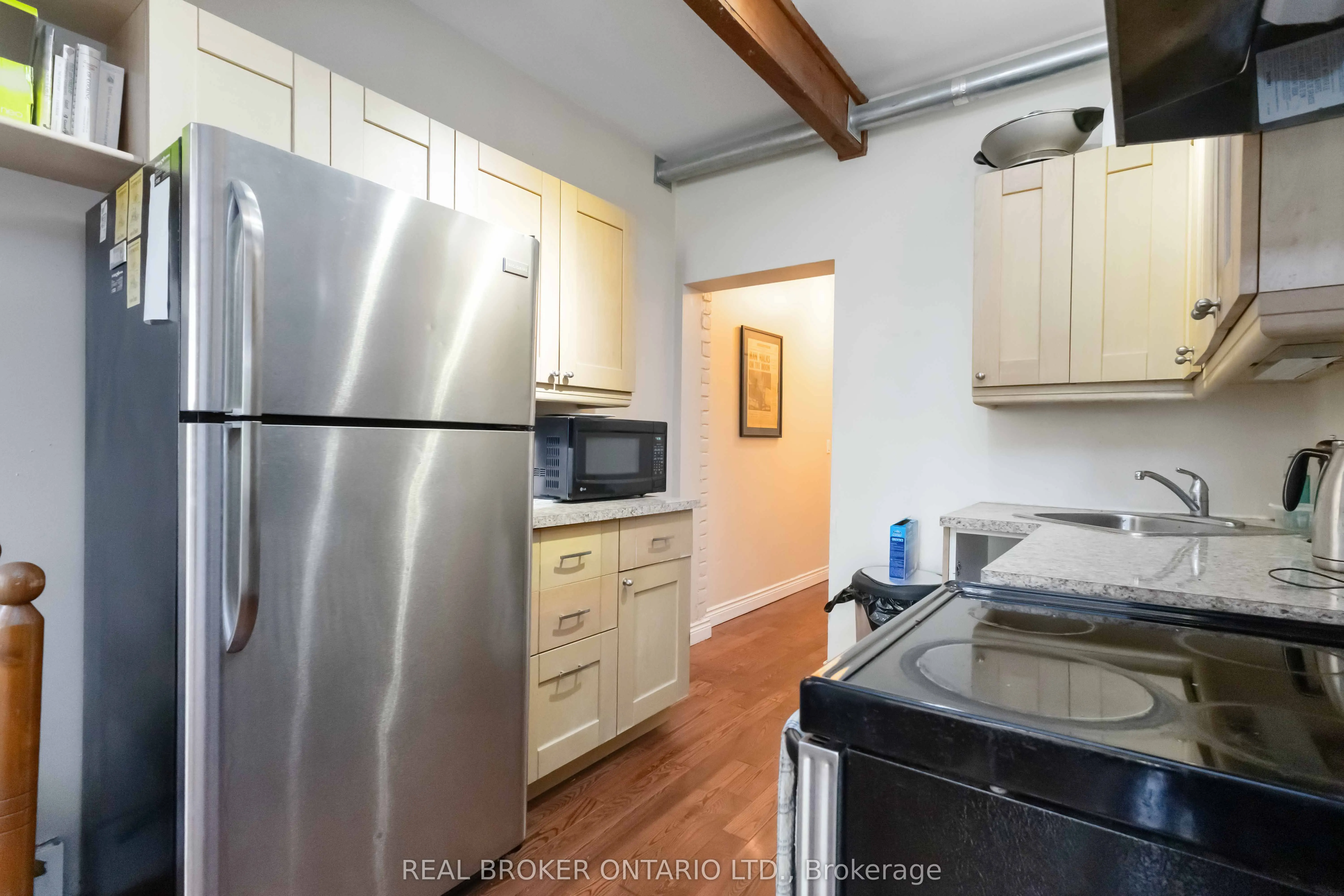 22 Curzon Street E, #Main