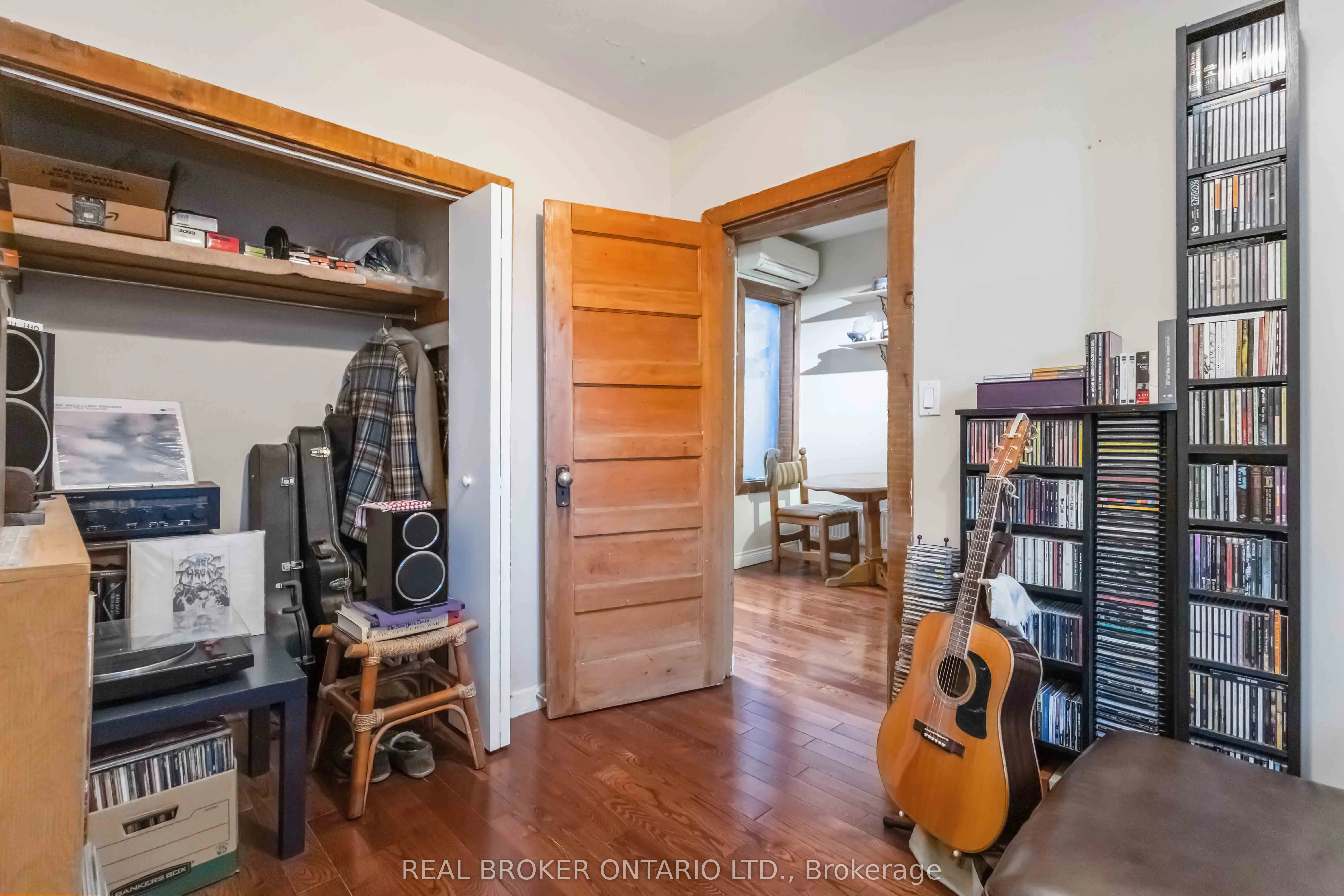 22 Curzon Street E, #Main