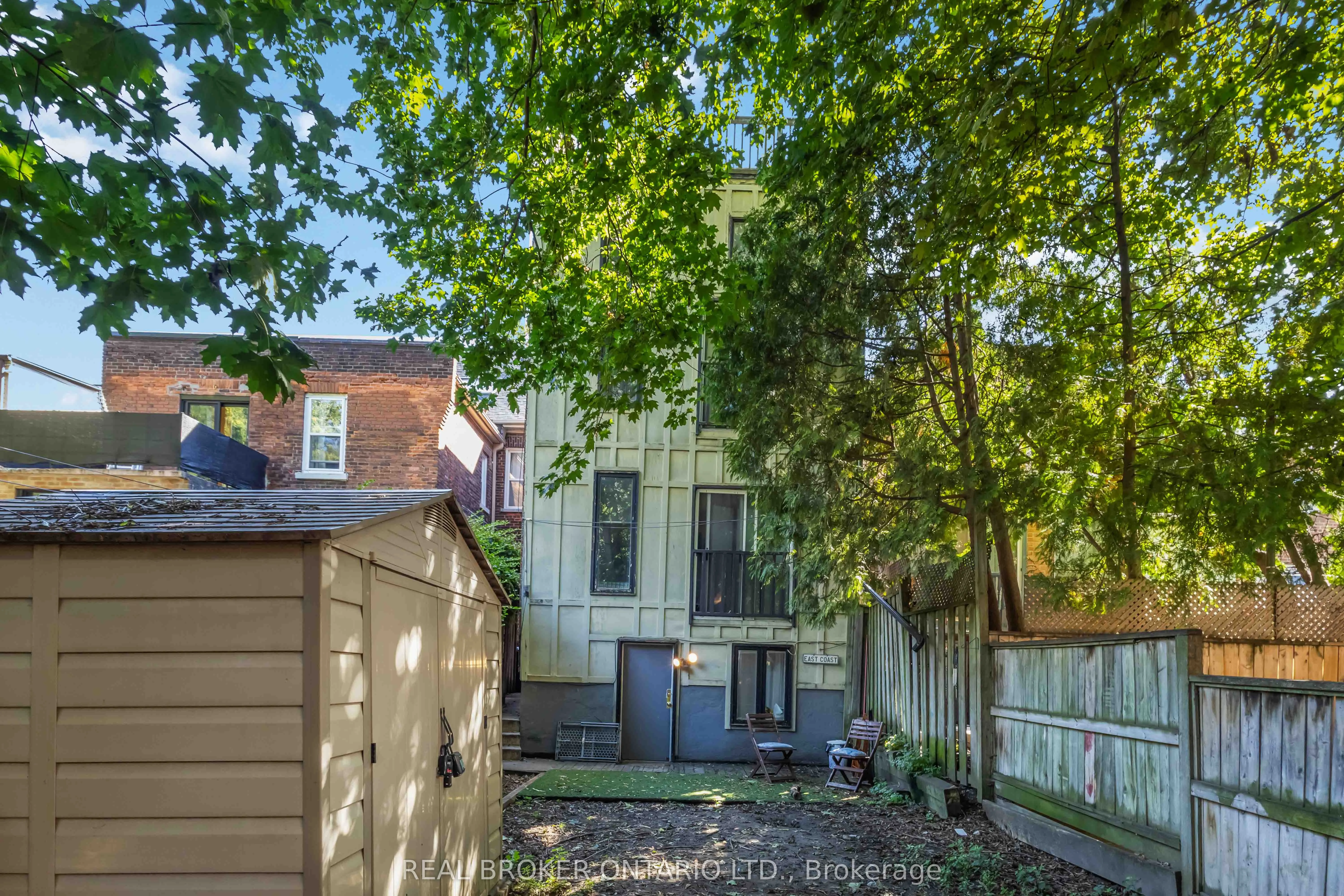 22 Curzon Street E, #Main