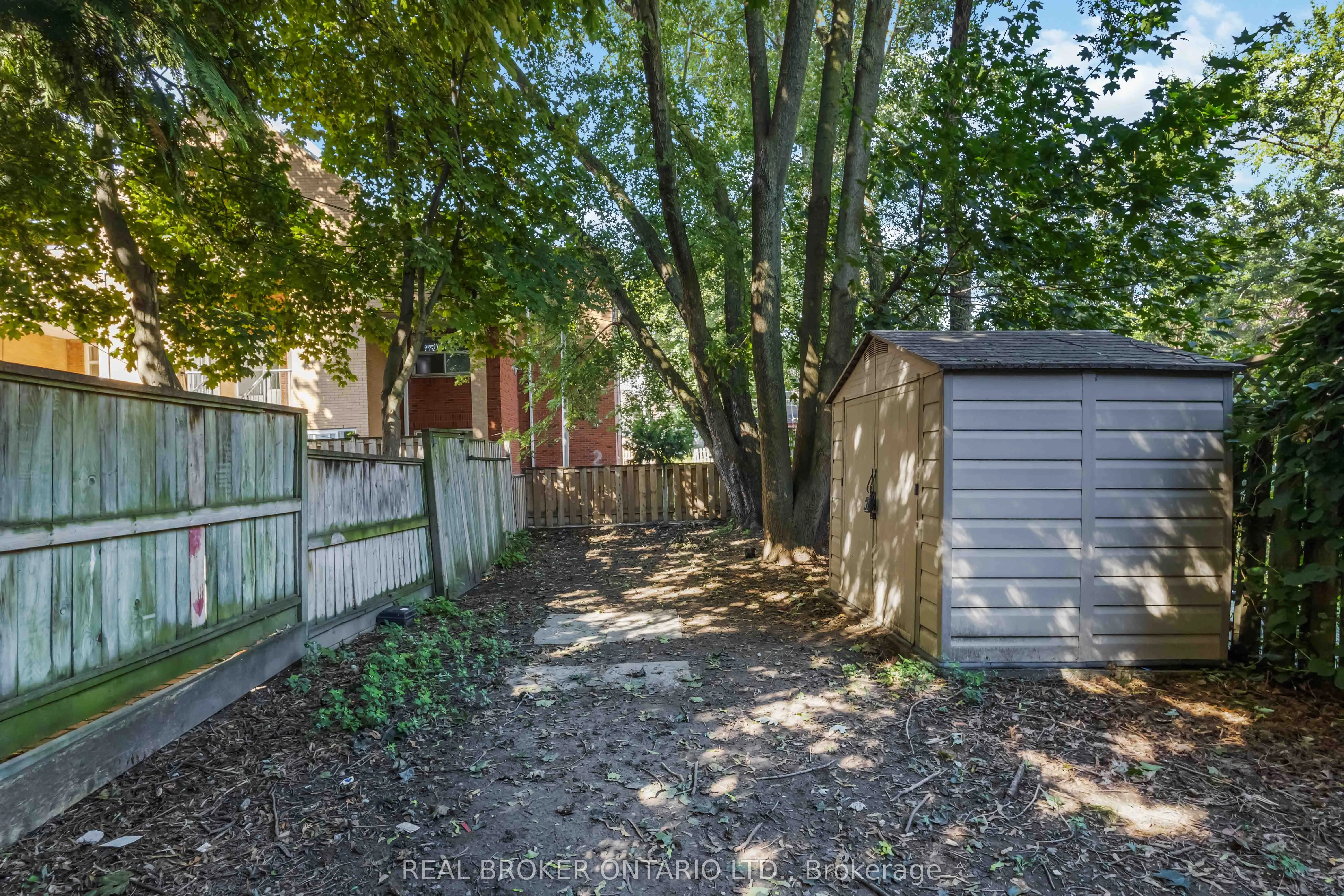 22 Curzon Street E, #Main