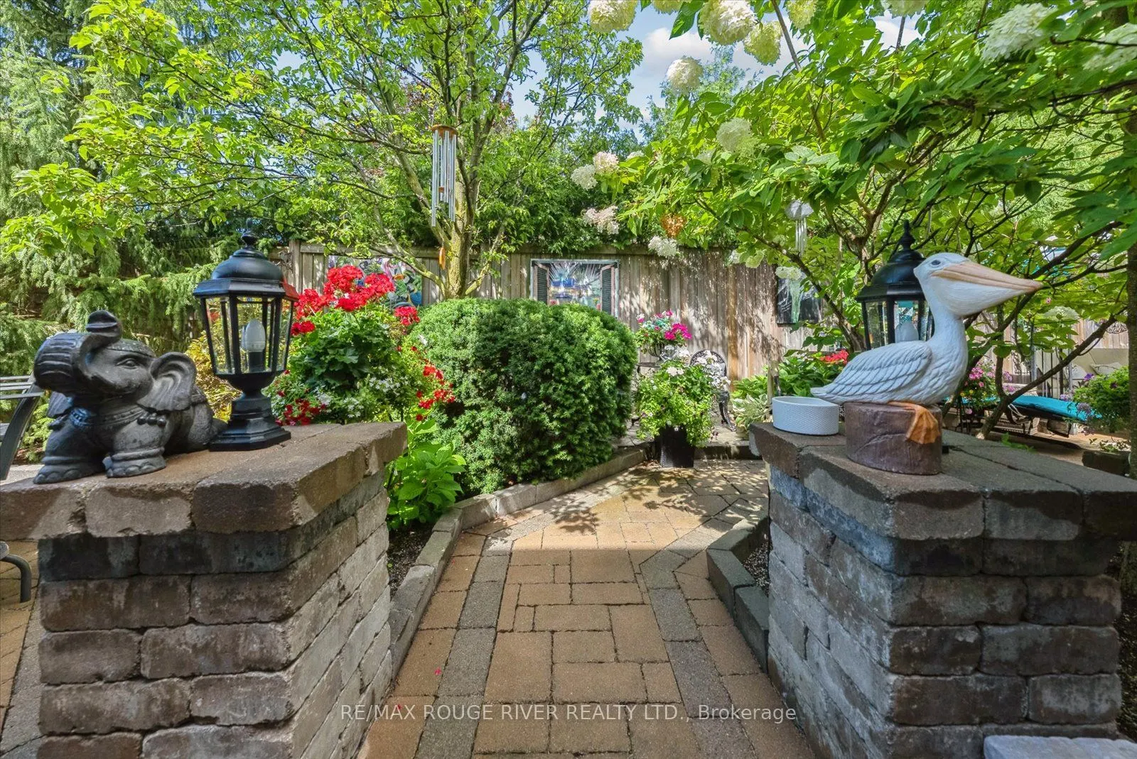 934 Red Deer Avenue