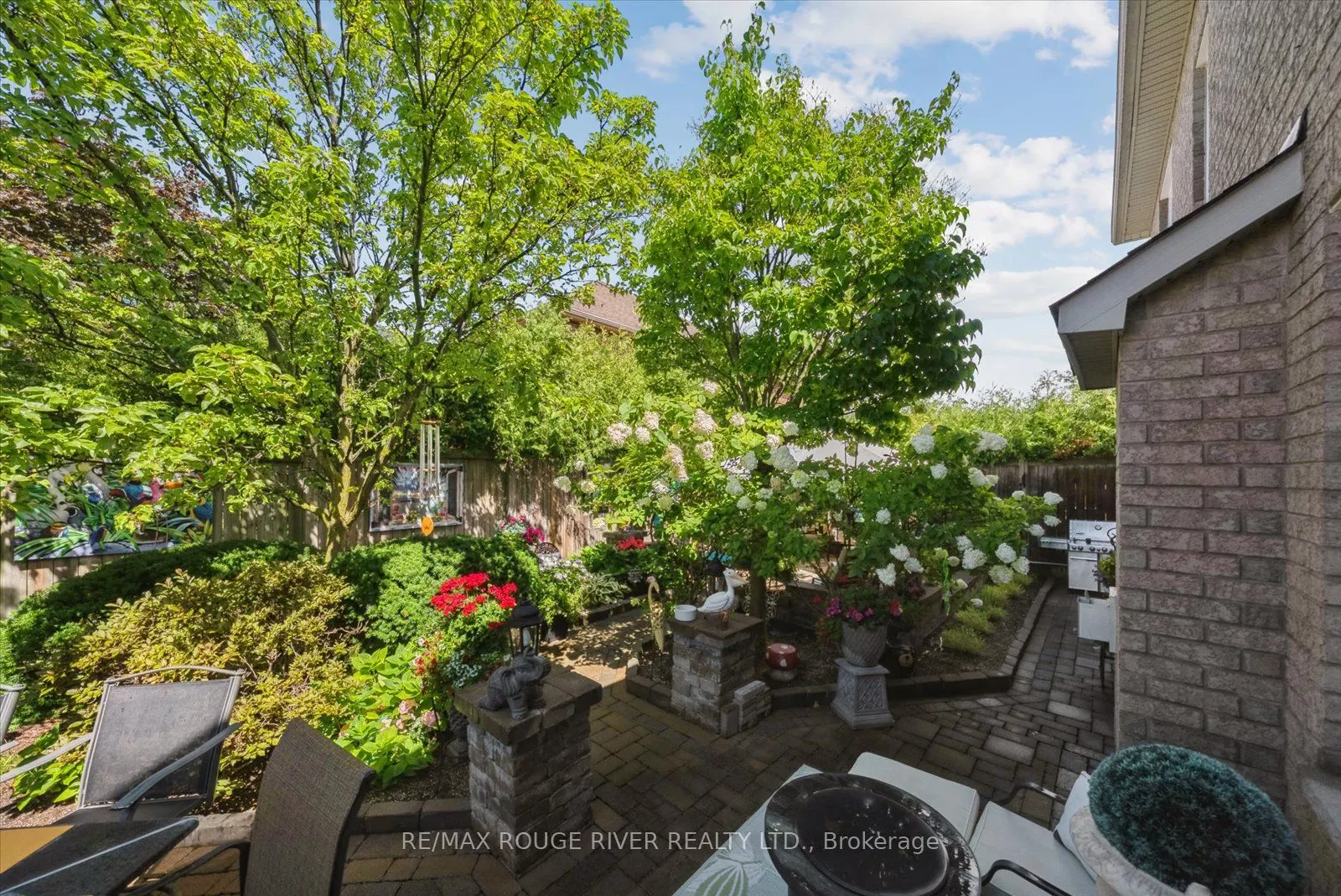 934 Red Deer Avenue