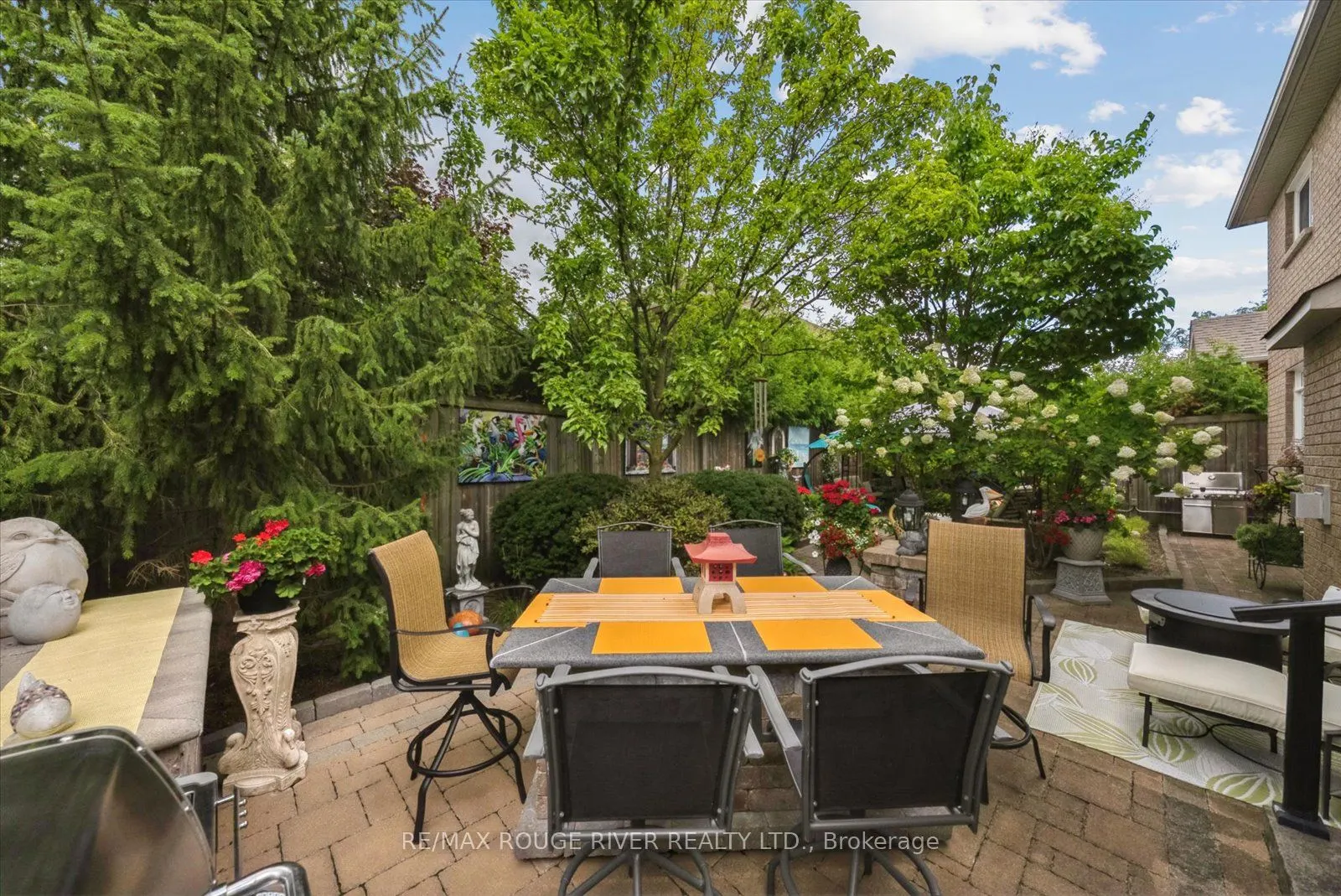 934 Red Deer Avenue