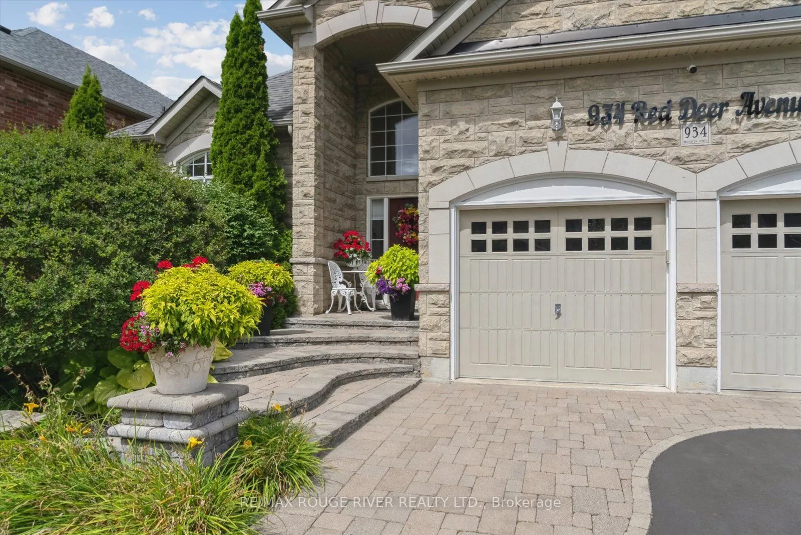 934 Red Deer Avenue