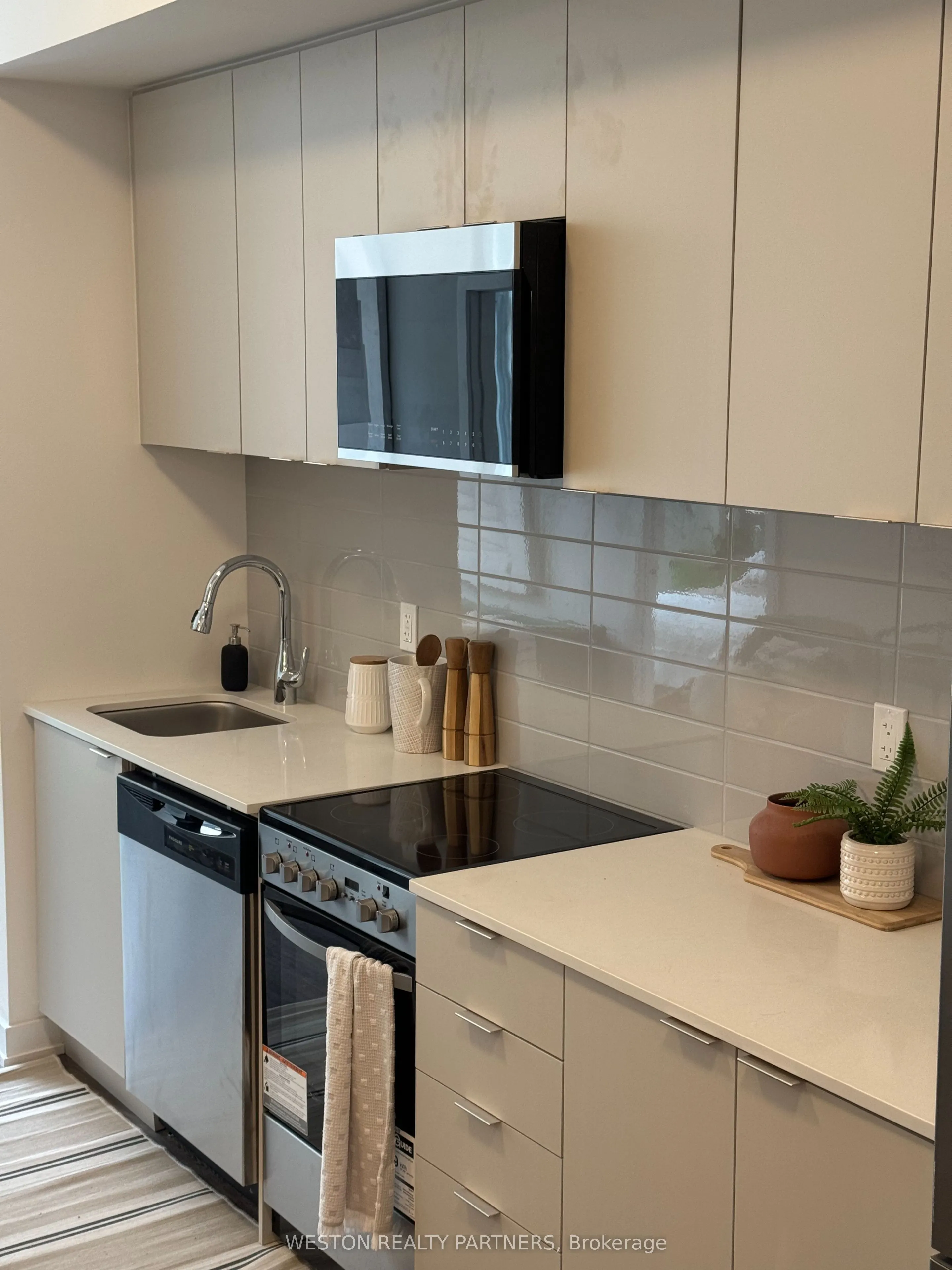 4569 Kingston Road, #003