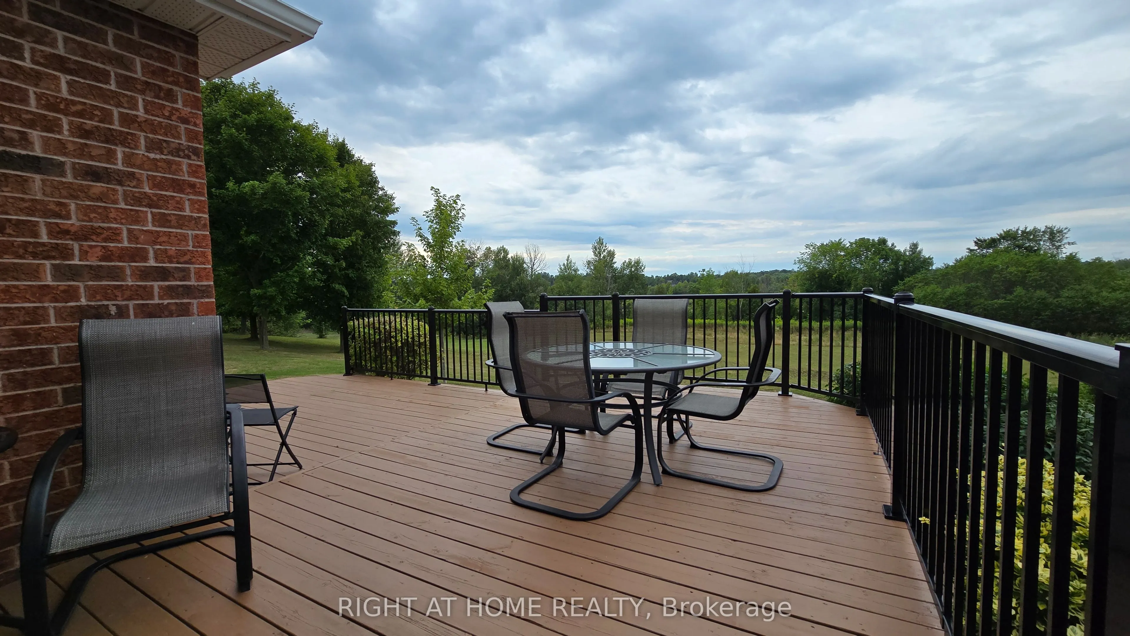 299 Waterbury Crescent