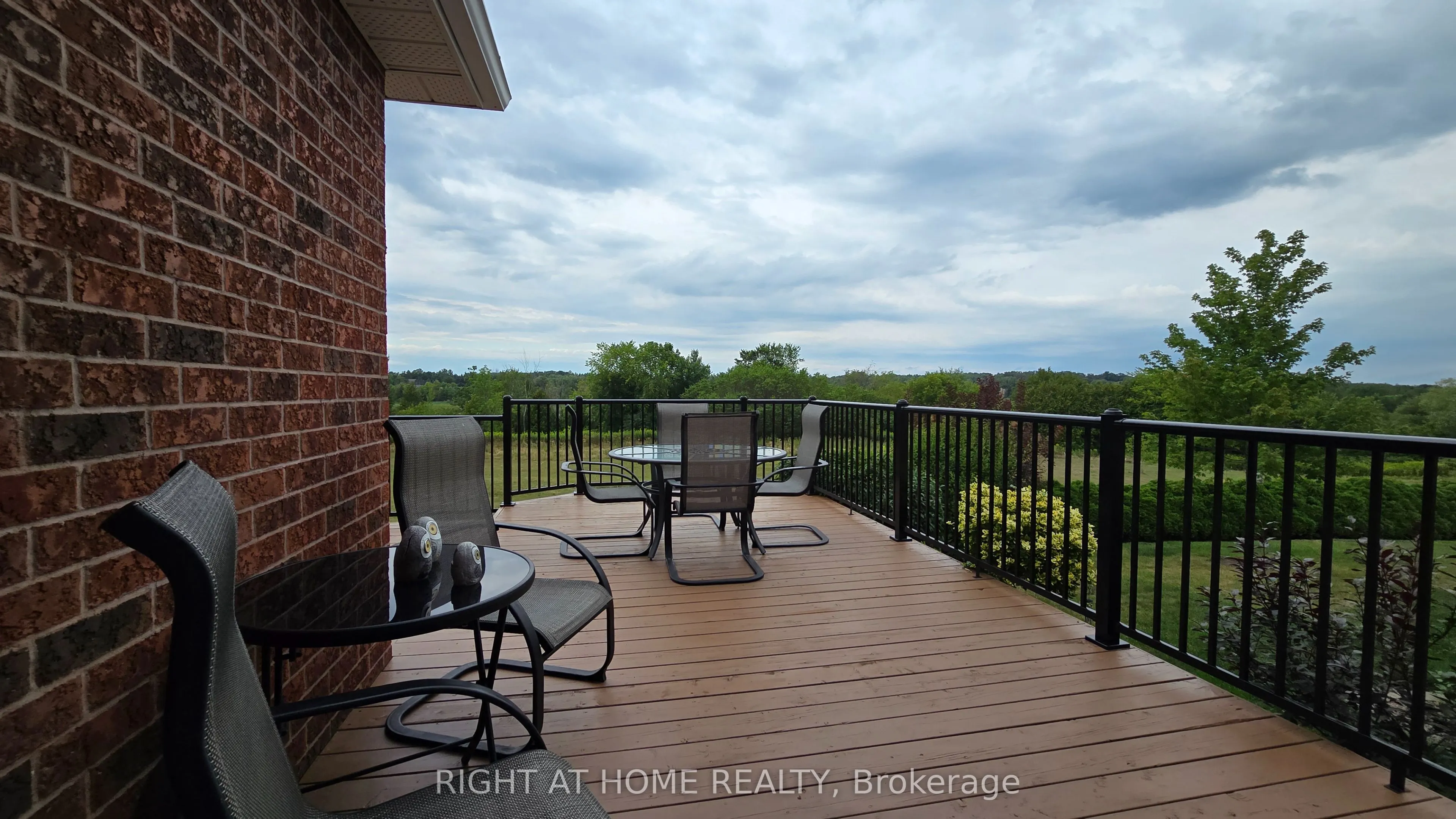 299 Waterbury Crescent