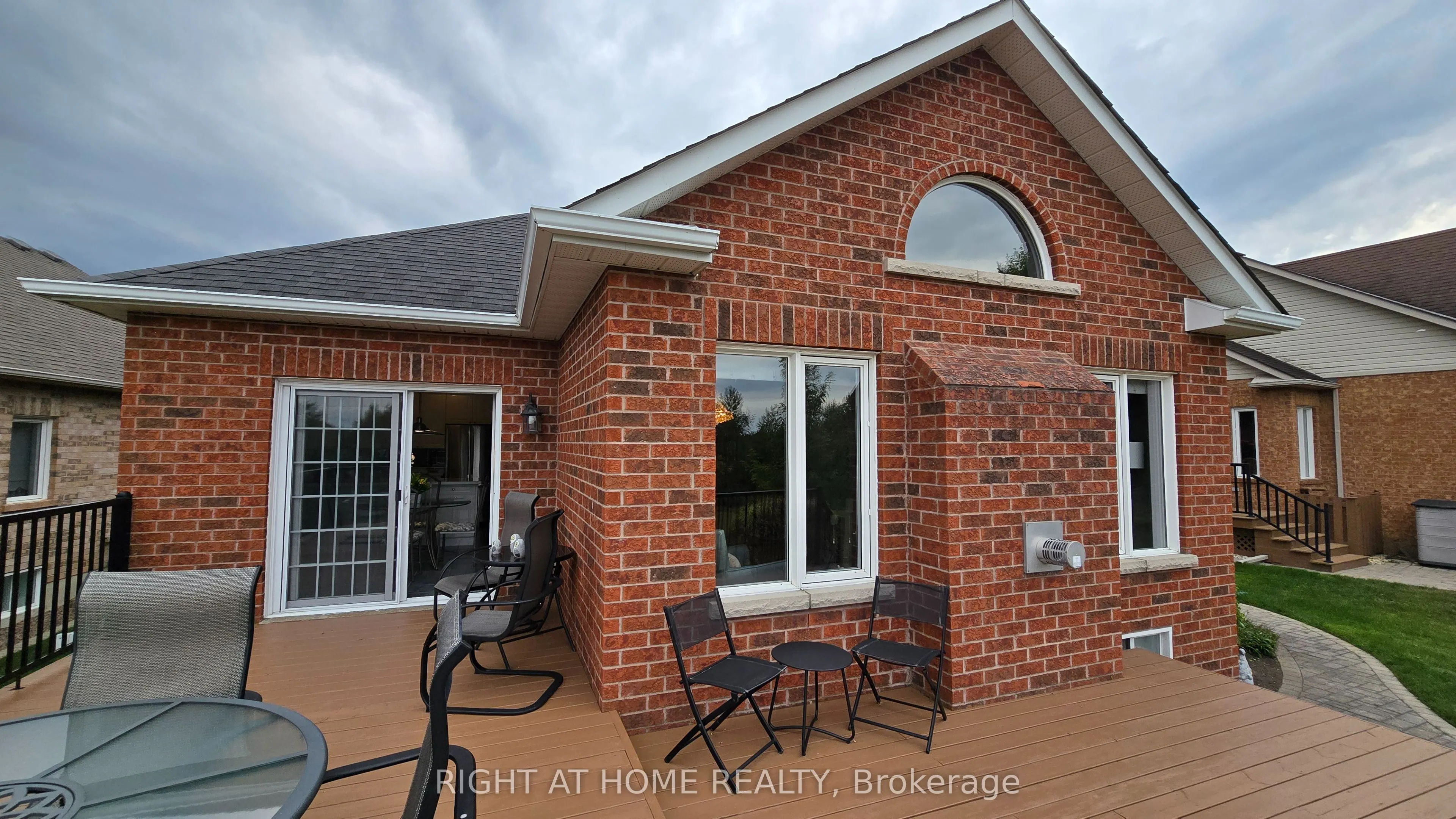 299 Waterbury Crescent
