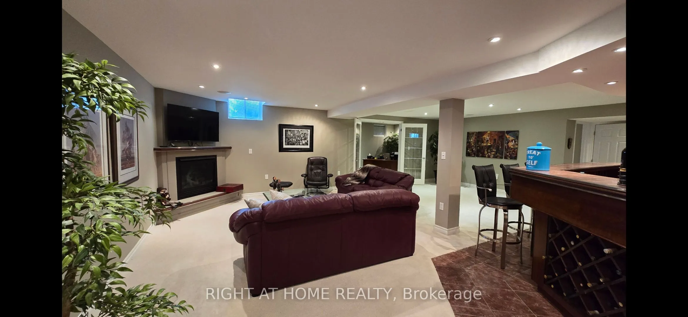 299 Waterbury Crescent