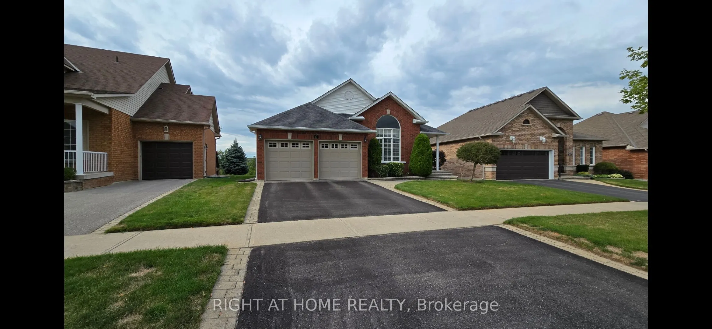 299 Waterbury Crescent