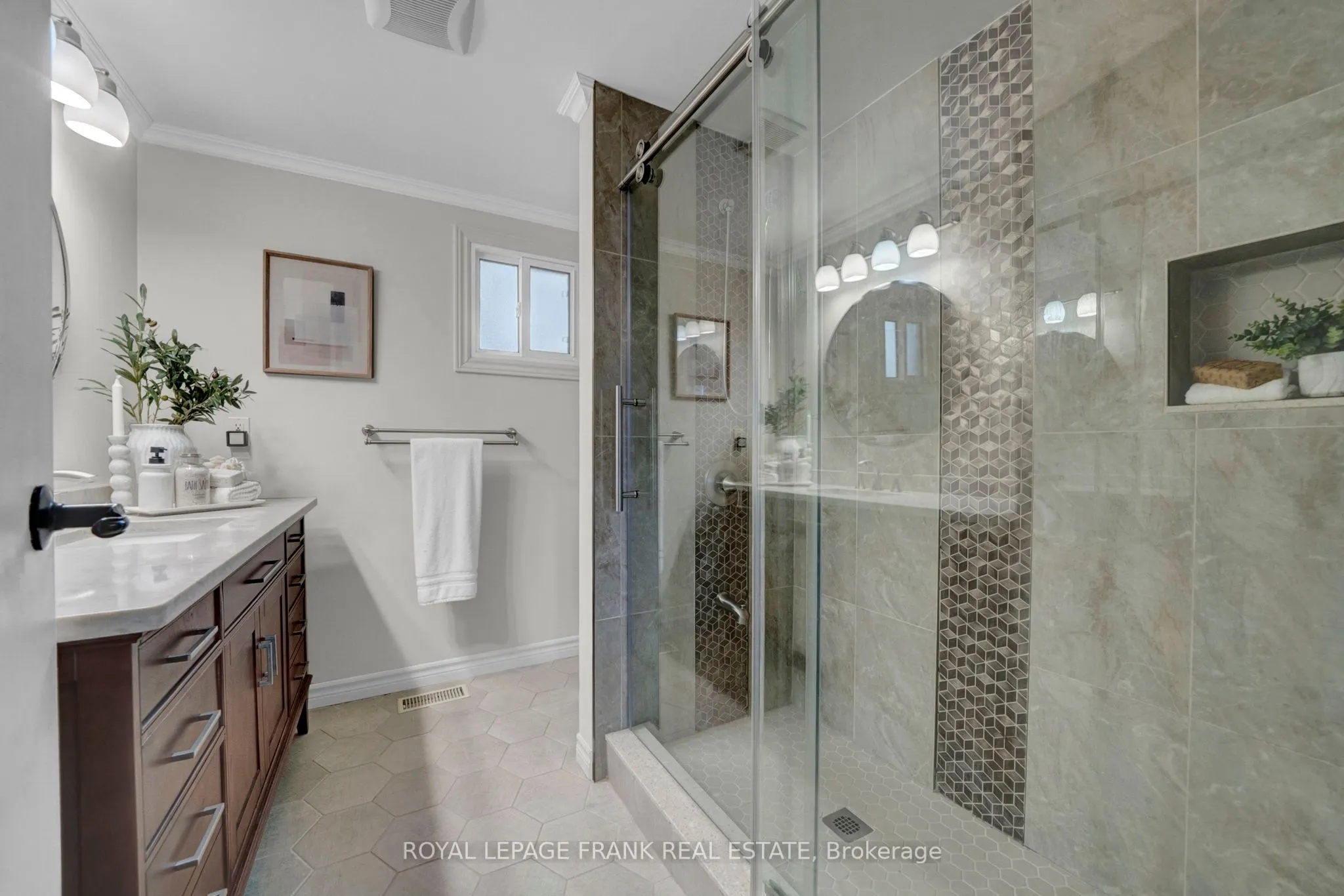 26 Pineridge Crescent