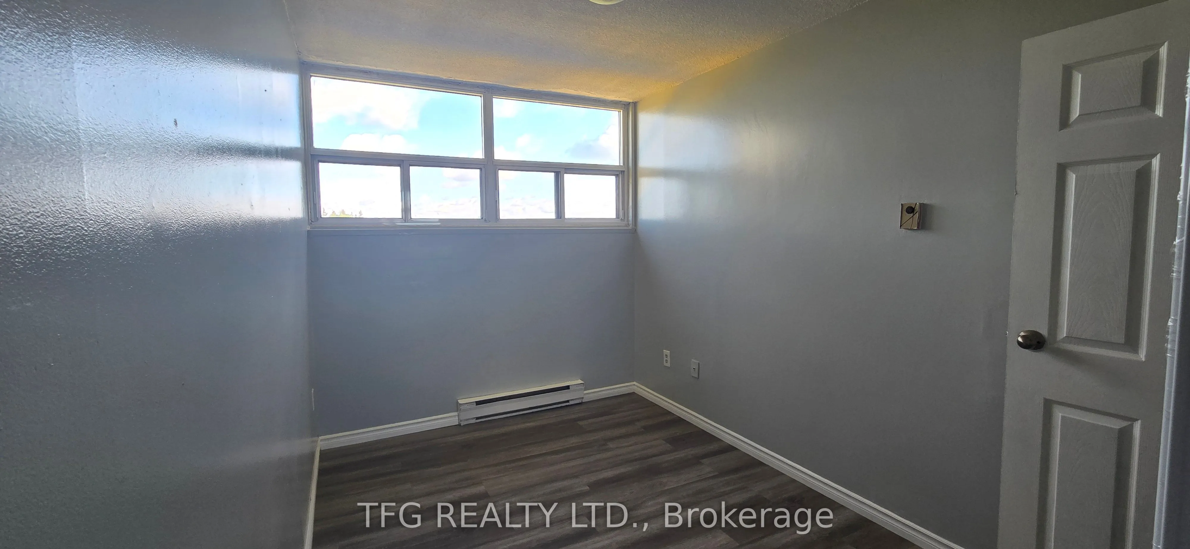 1371 Simcoe Street N, #503