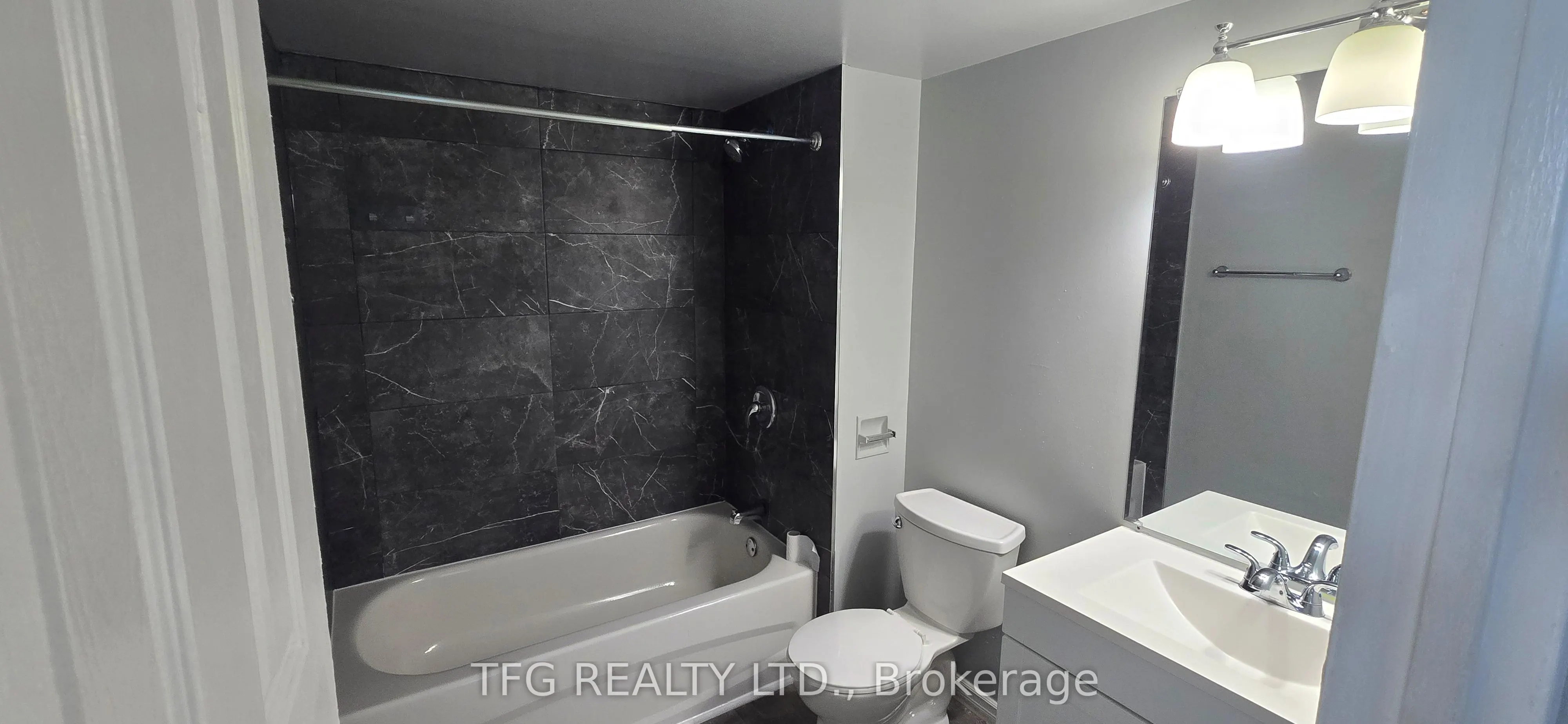 1371 Simcoe Street N, #503
